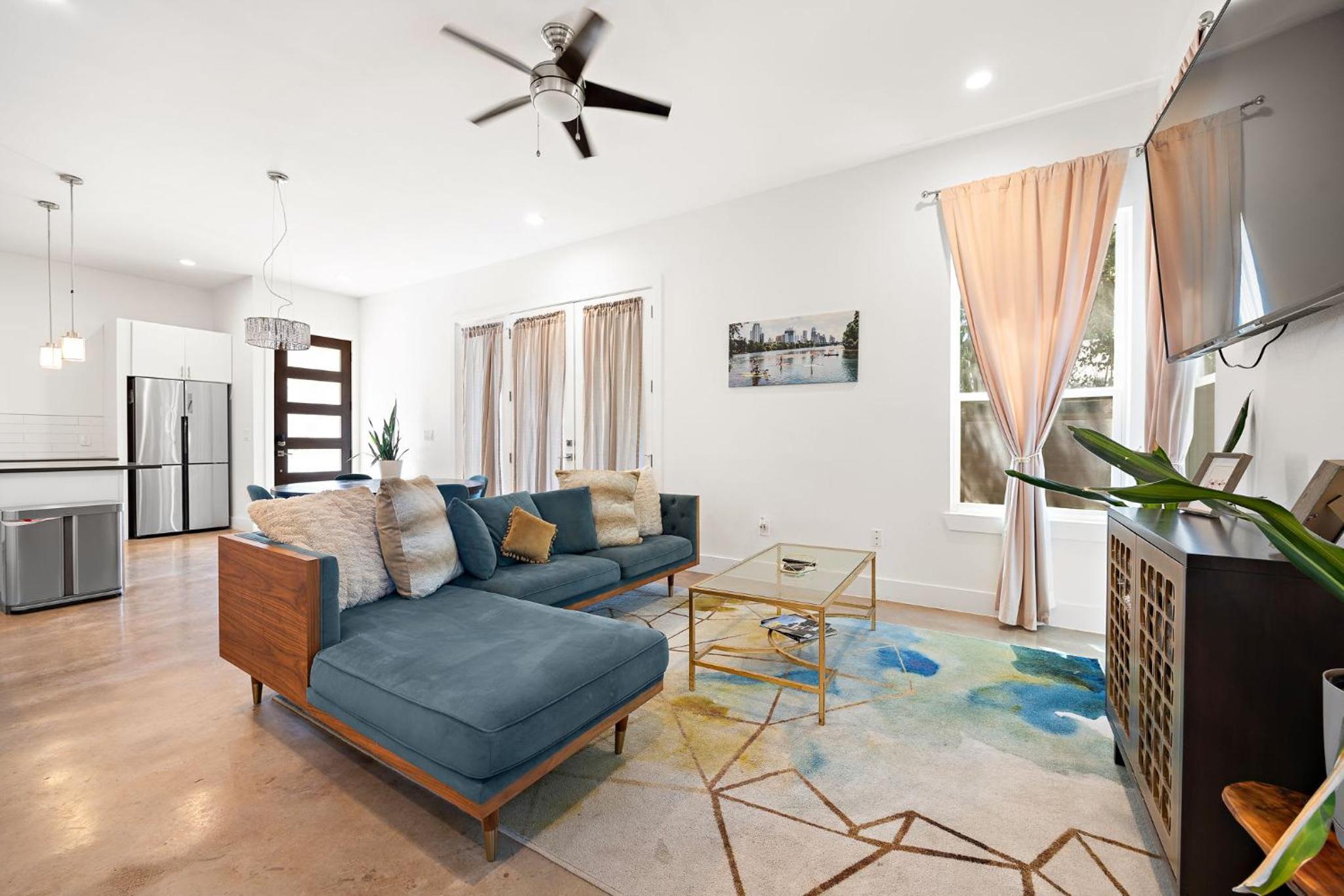 Beautiful 3BR Home 10 Minutes to Downtown by Barclé