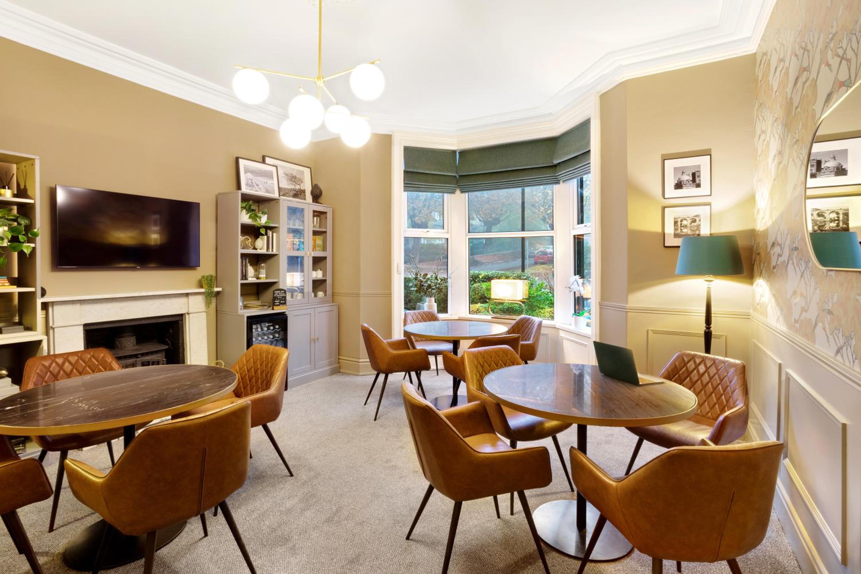 Fountains Guest House - Harrogate Stays with FREE PARKING