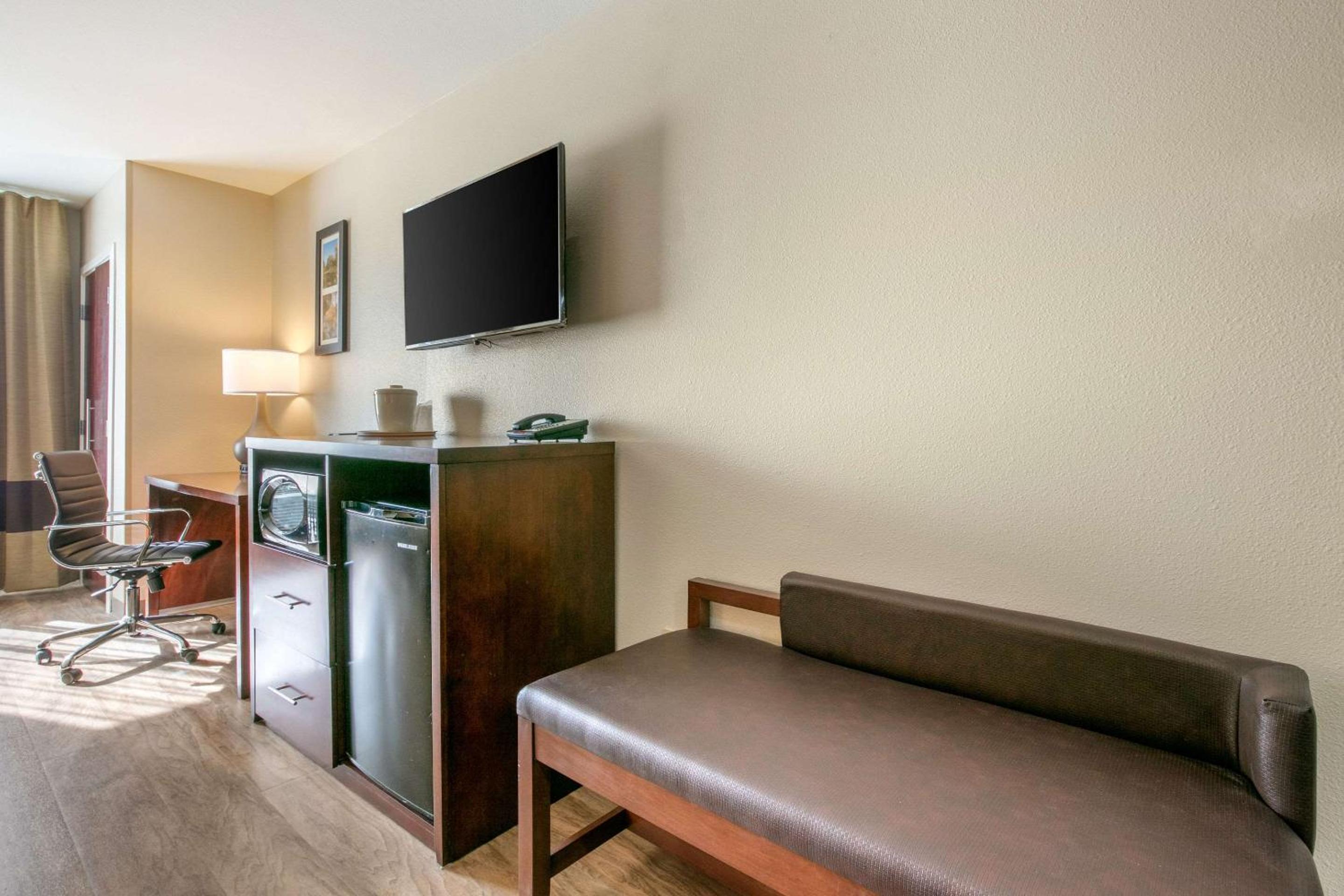Comfort Inn  Suites Van Buren - Fort Smith - Property Image 5