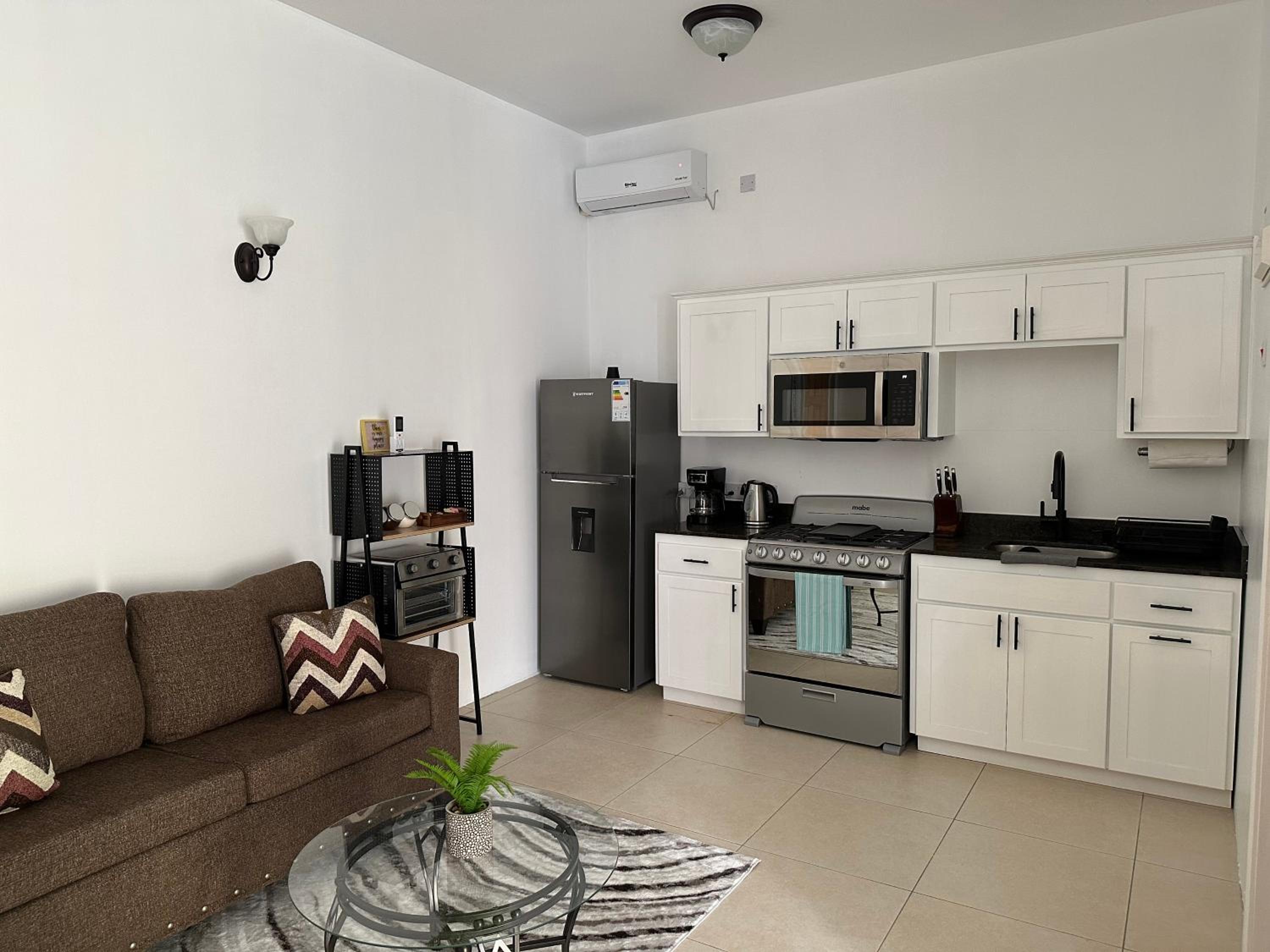 ElDorado Guesthouse & Car Rental