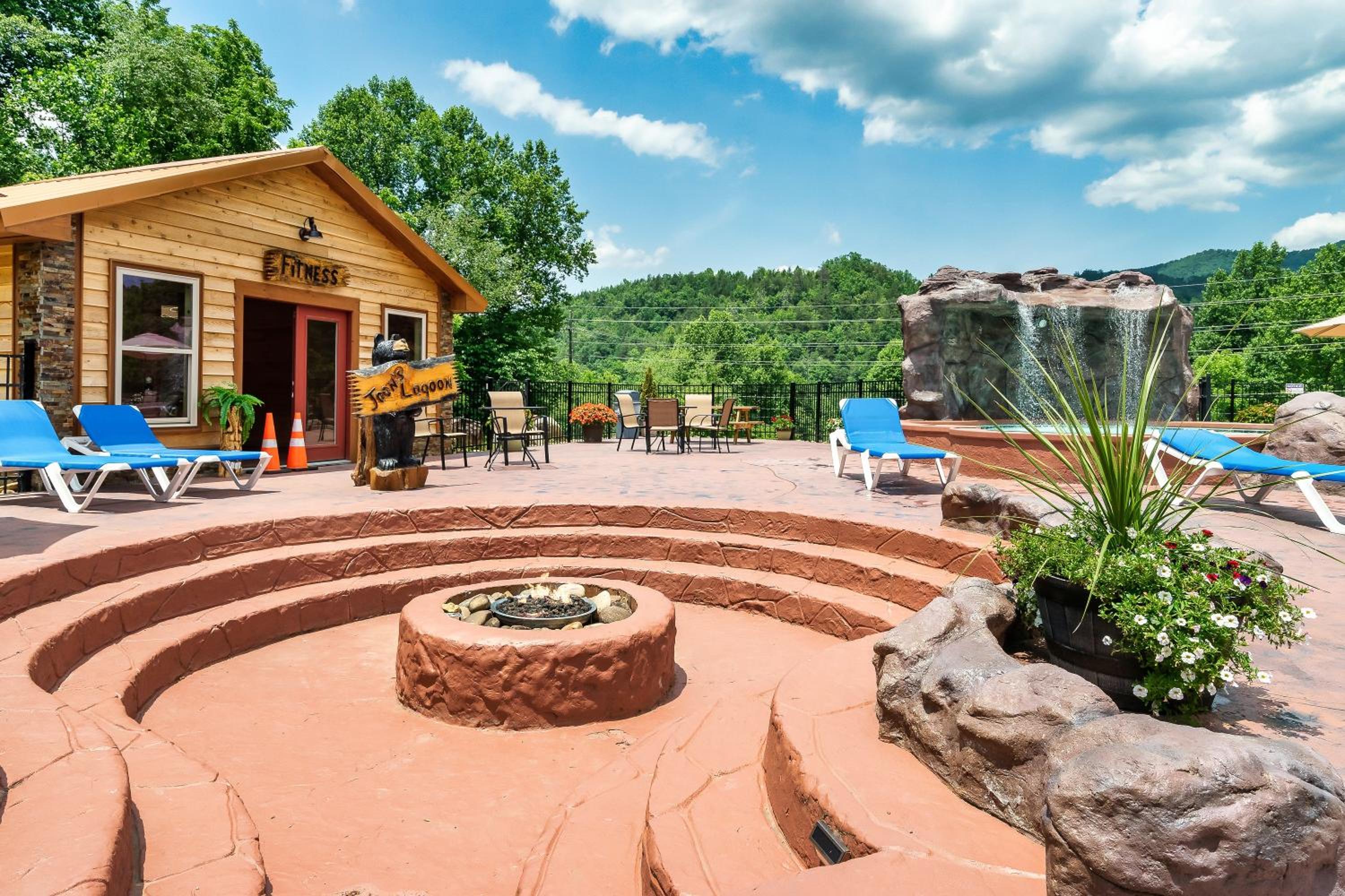 SmokiesBoutiqueCabins would love to host you at Dolly's Cute Cabin! 4 Suites with Private Bathrooms - Hot Tub, Fire Pit, Game Room, Resort Pool open Memori view 3