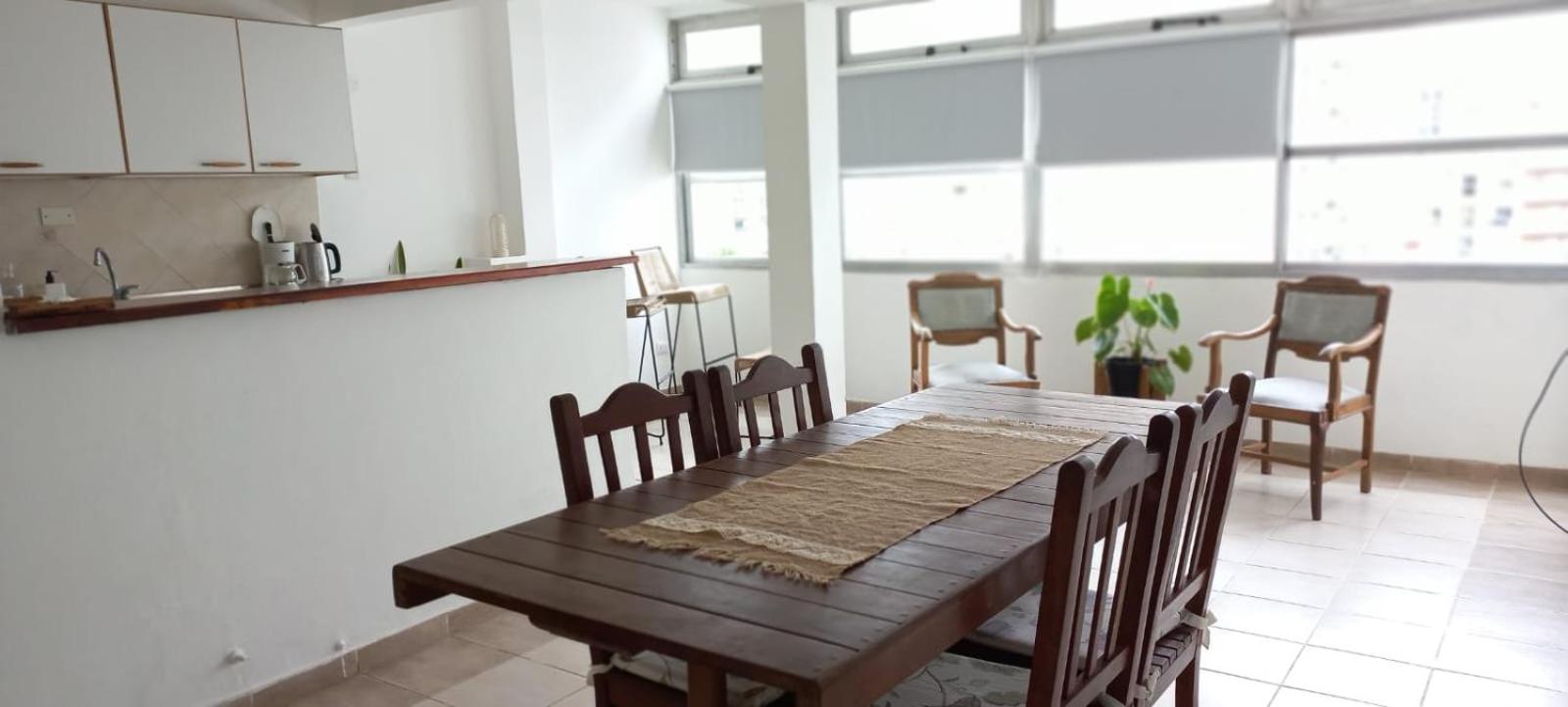 Departamento sobre la costanera