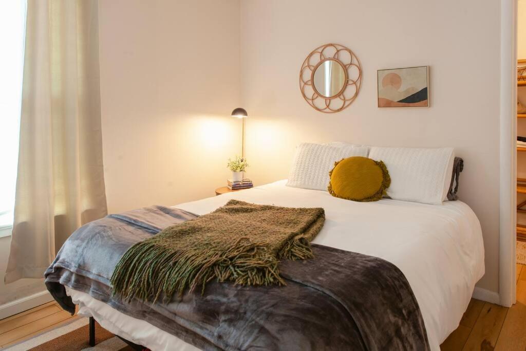 Classic & Cozy Apartments - Parking & Close to DW view 2