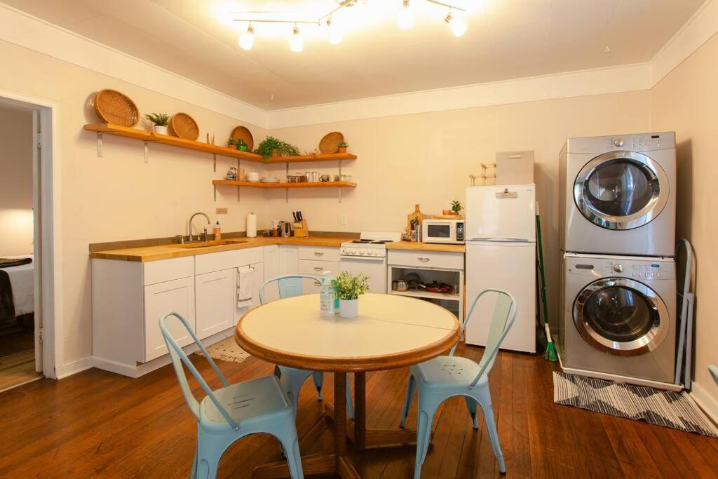 Classic & Cozy Apartments - Parking & Close to DW view 3