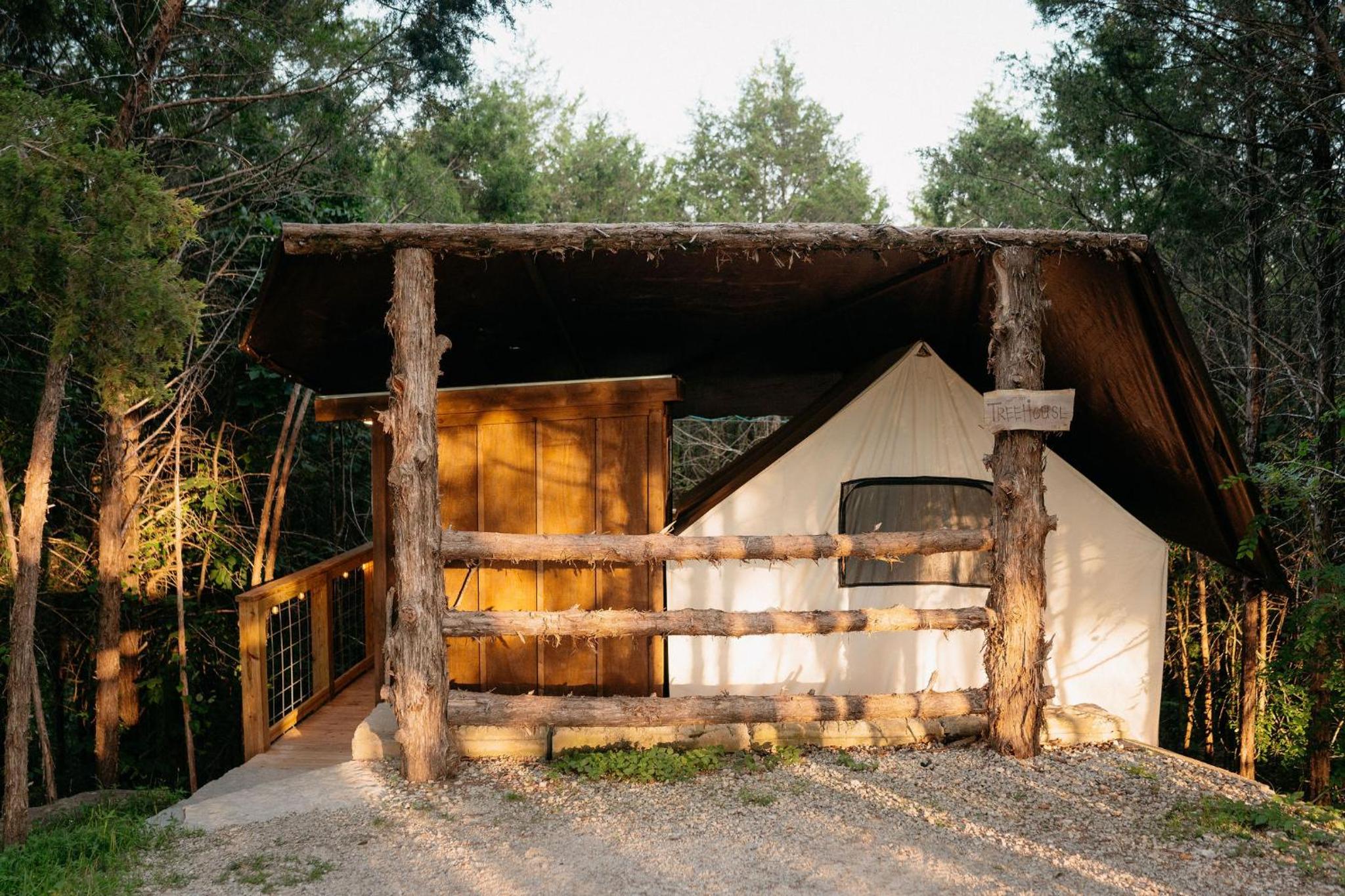 Treehouse Cozy Glamping Site