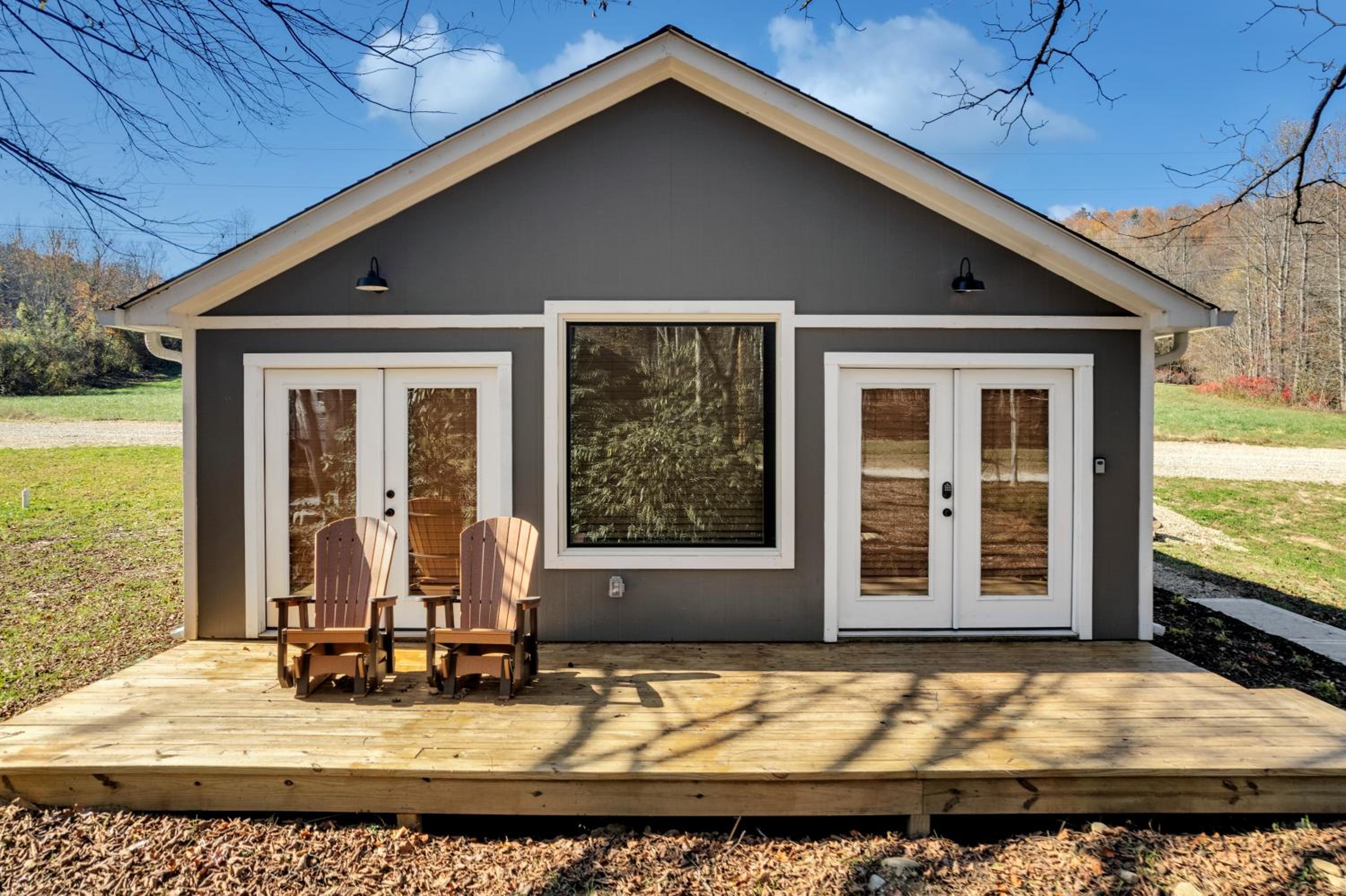 Getaway Cottage, Pickleball Court, Creek, WIFI, Mountain Views, WIFI