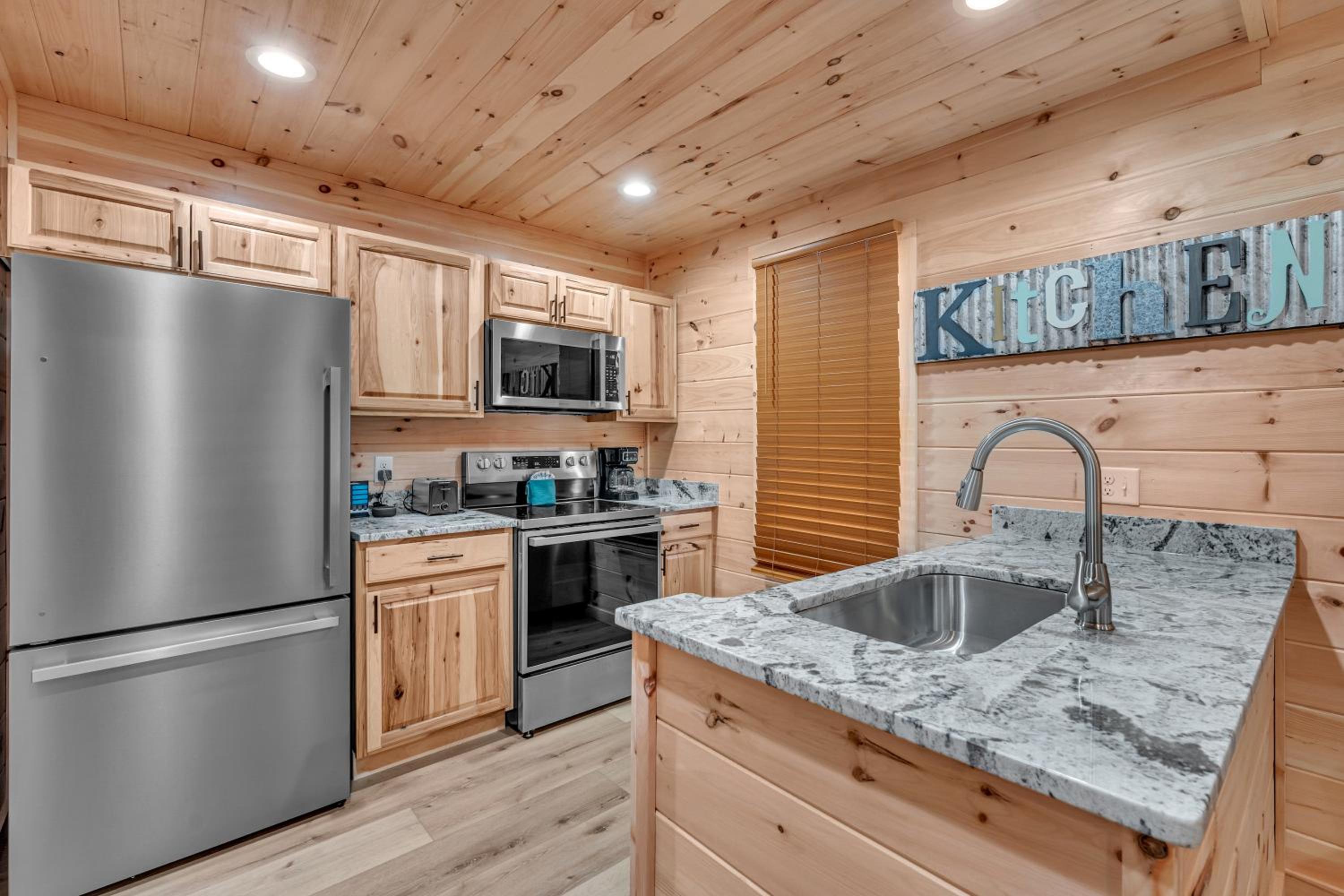 Getaway Cottage, Pickleball Court, Creek, WIFI, Mountain Views, WIFI