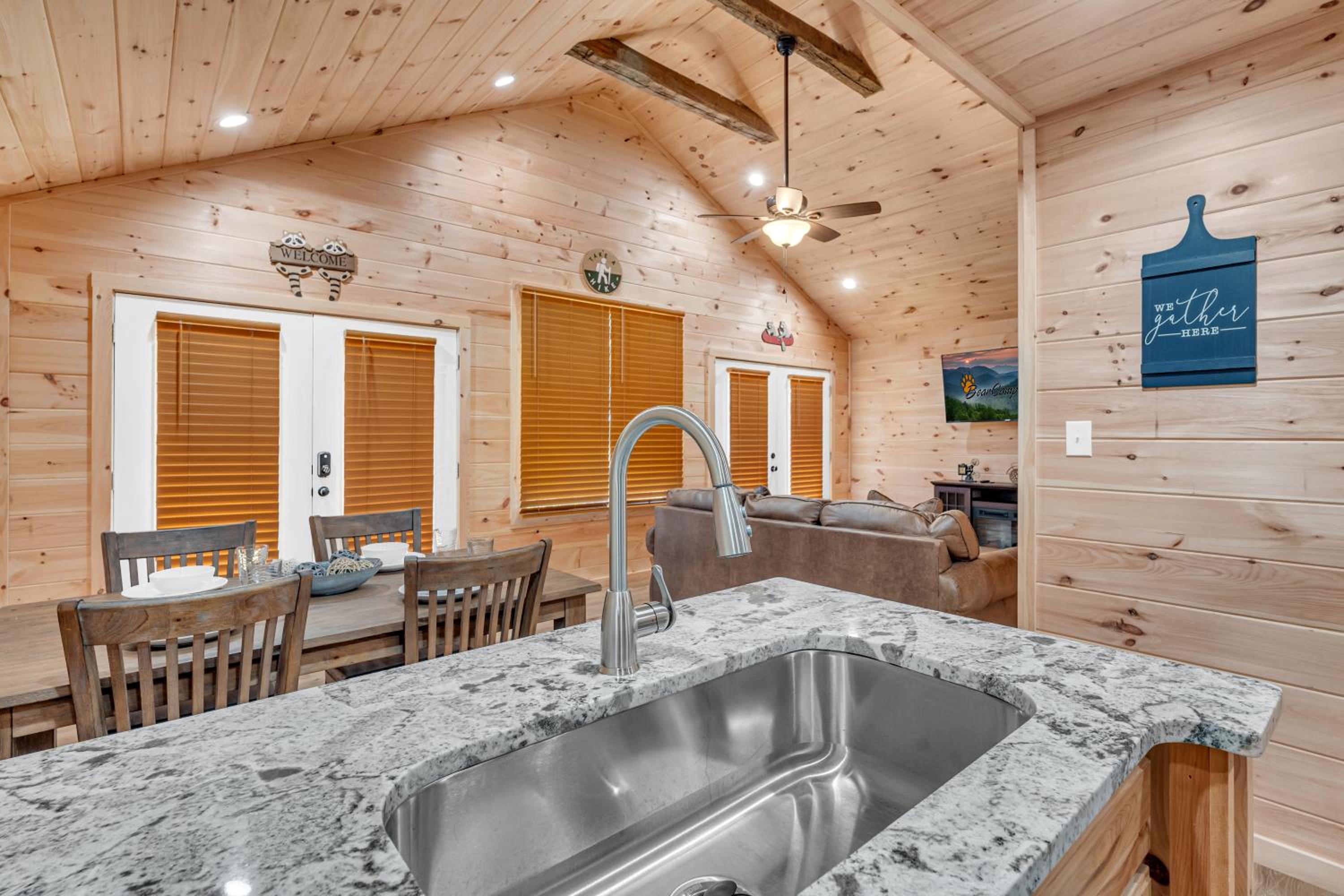 Getaway Cottage, Pickleball Court, Creek, WIFI, Mountain Views, WIFI