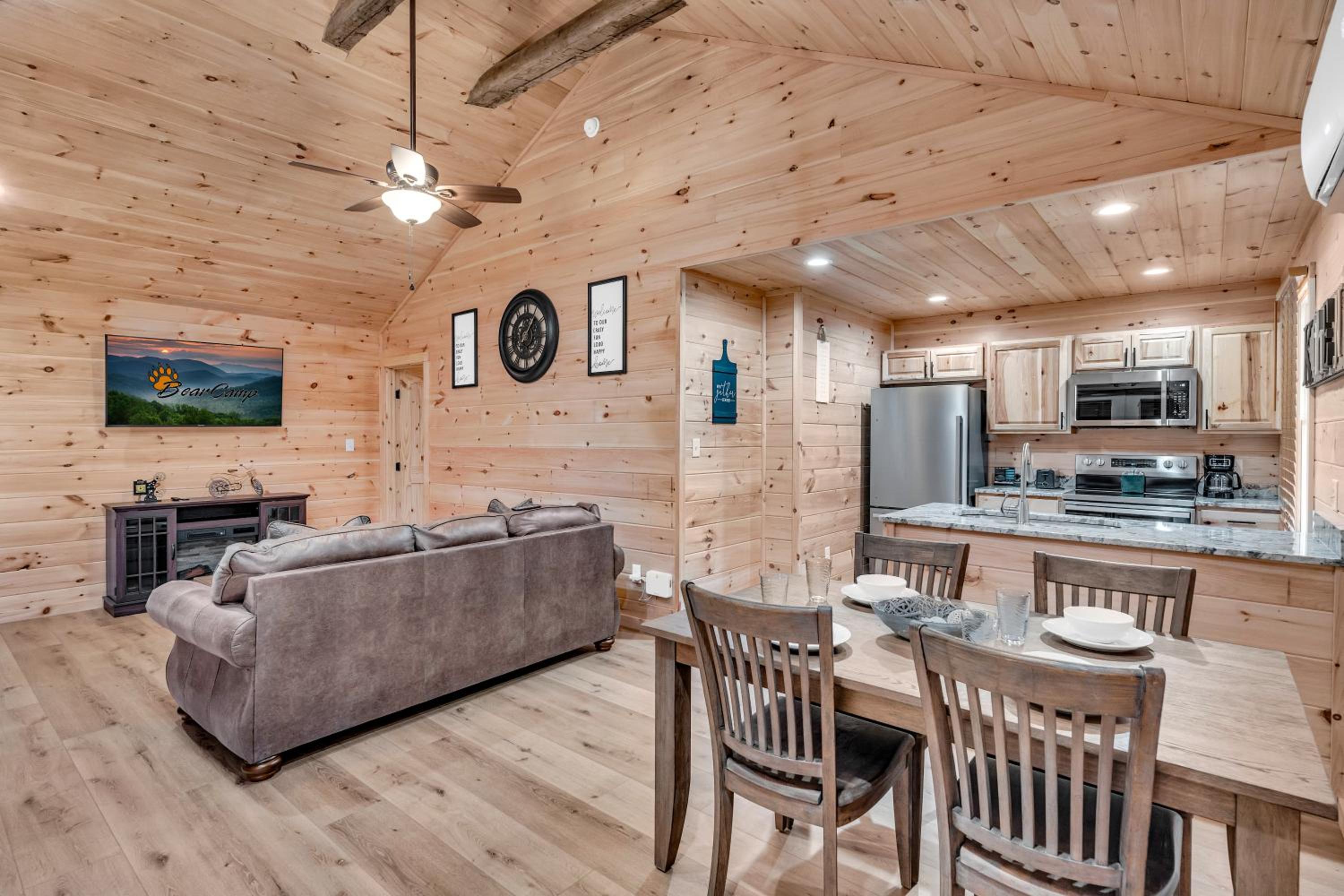Getaway Cottage, Pickleball Court, Creek, WIFI, Mountain Views, WIFI
