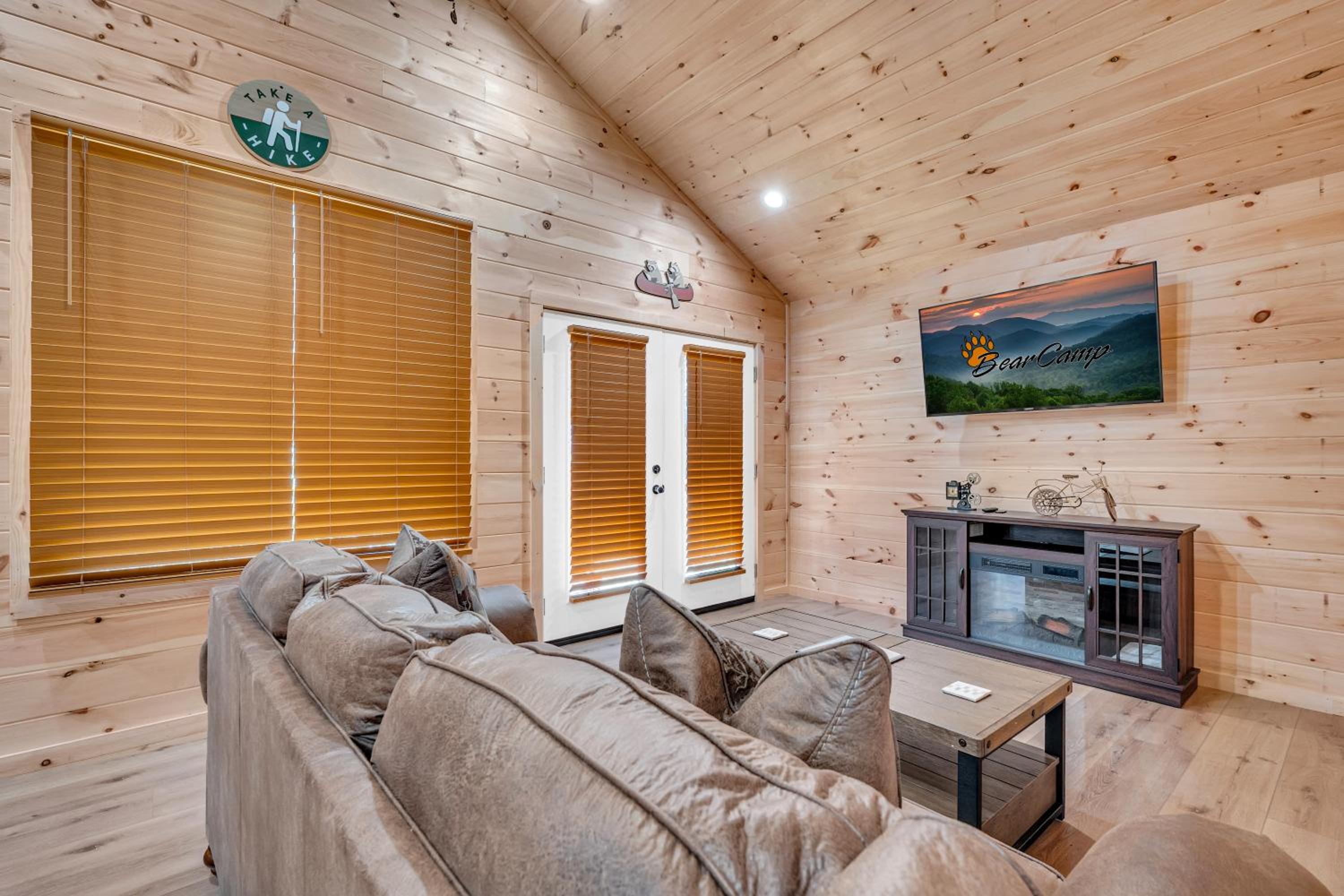 Getaway Cottage, Pickleball Court, Creek, WIFI, Mountain Views, WIFI