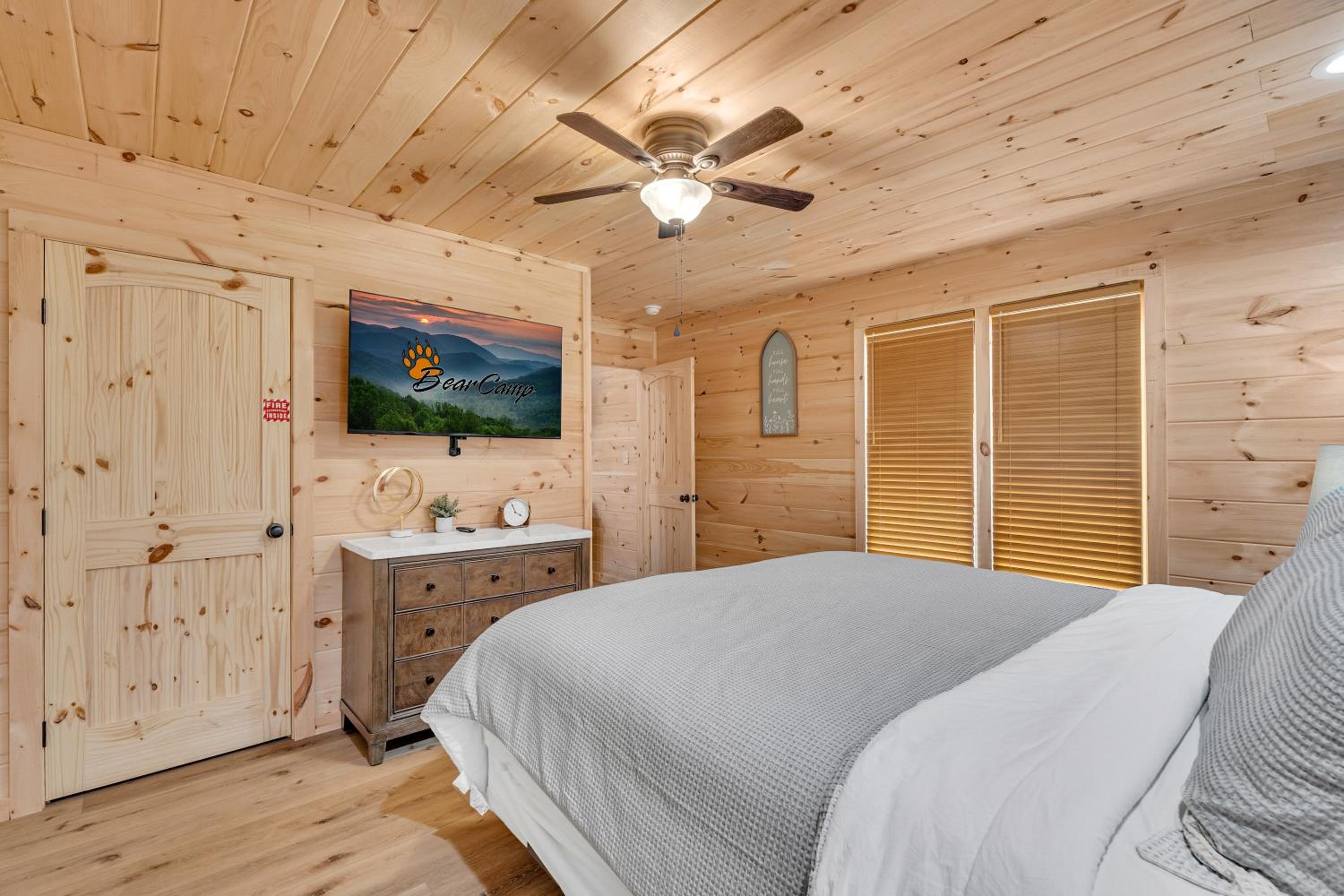 Getaway Cottage, Pickleball Court, Creek, WIFI, Mountain Views, WIFI
