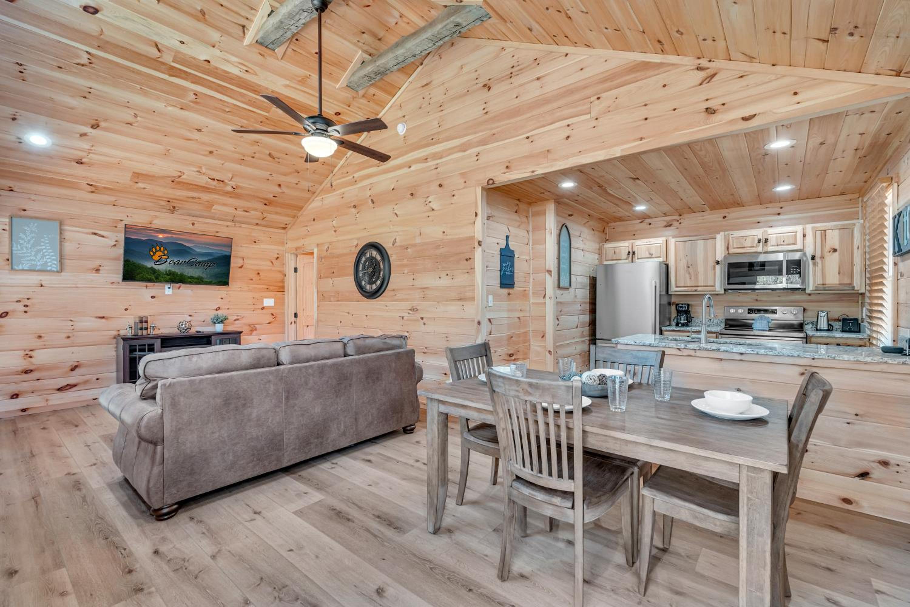 Getaway Cottage, Pickleball Court, Creek, WIFI, Mountain Views, WIFI