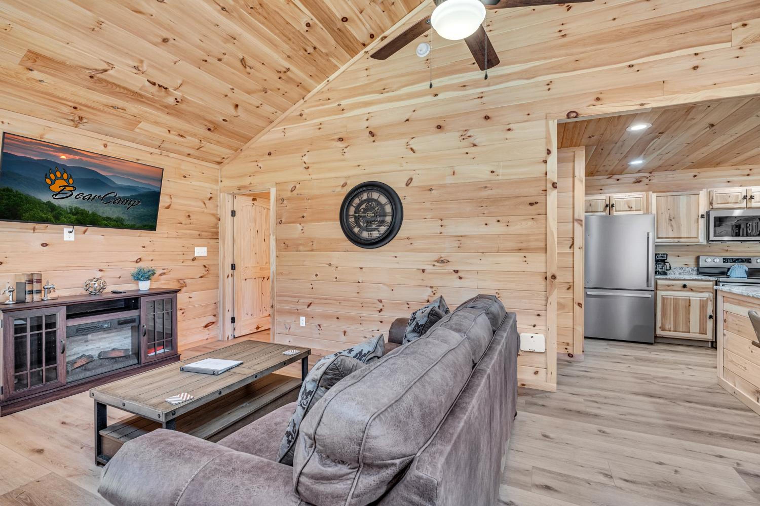 Getaway Cottage, Pickleball Court, Creek, WIFI, Mountain Views, WIFI