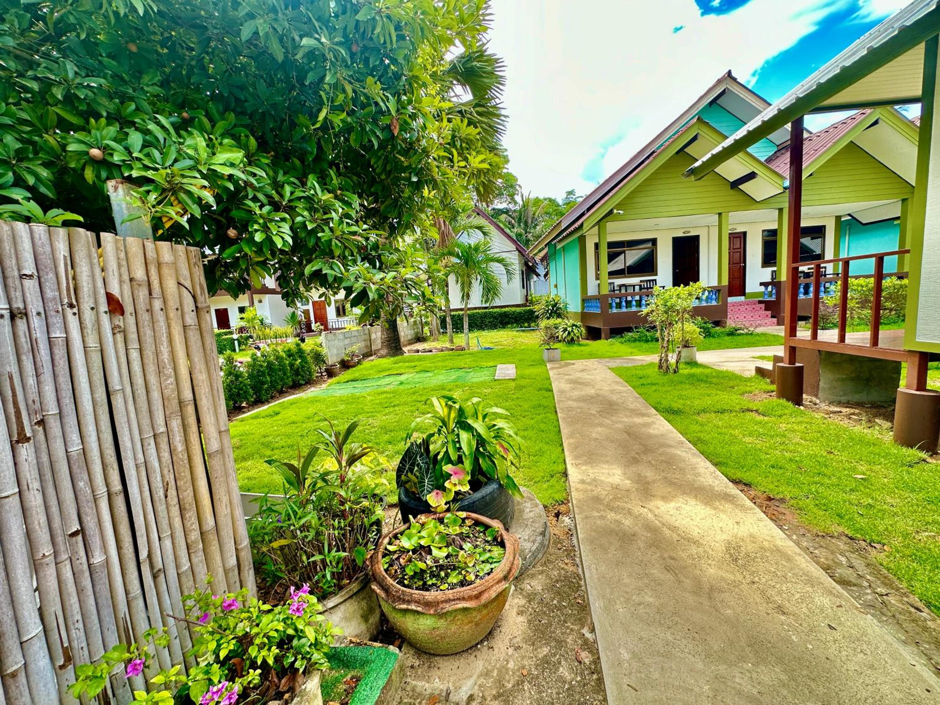 Lanta L.D. Beach Bungalow