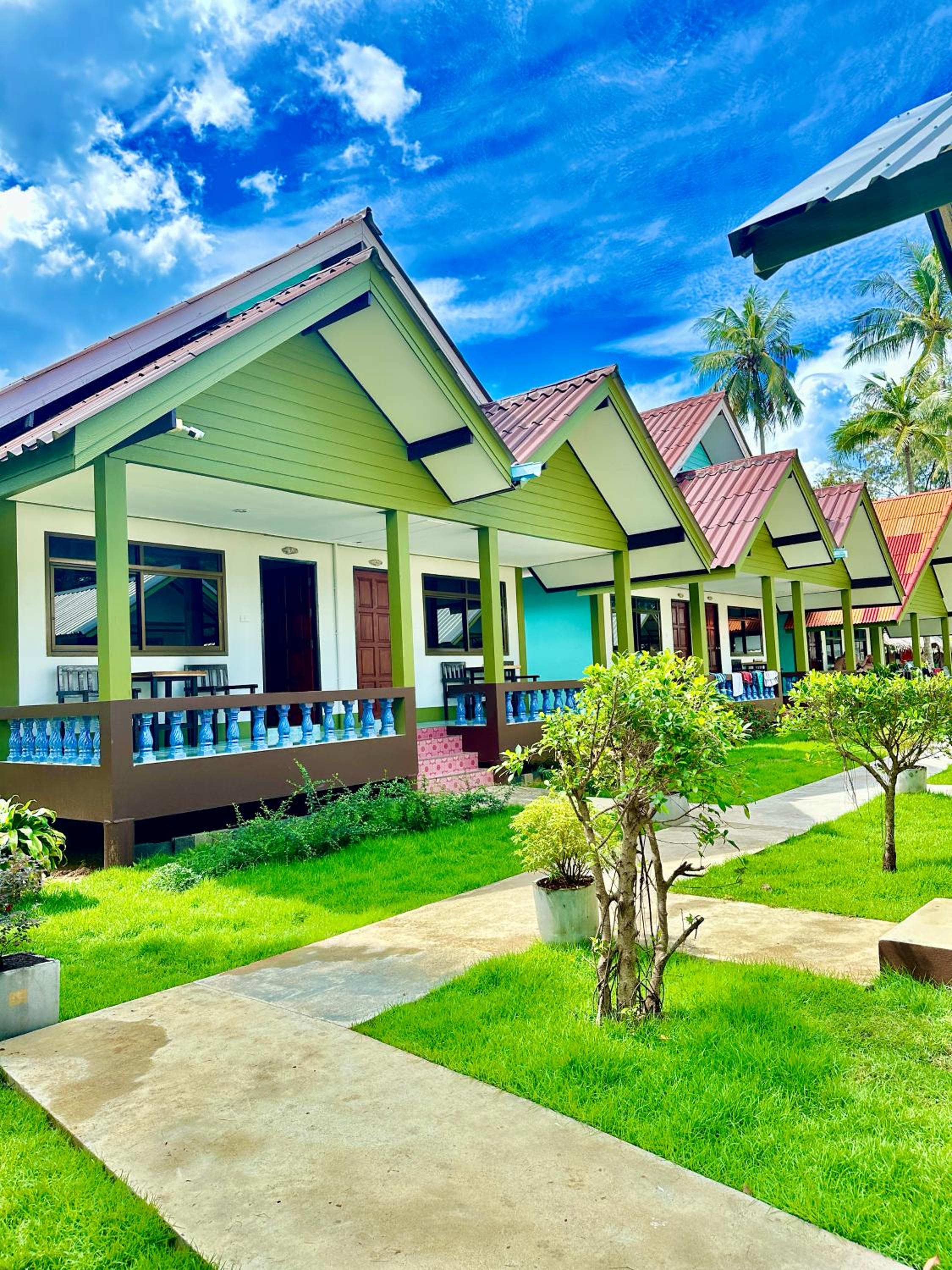 Lanta L.D. Beach Bungalow