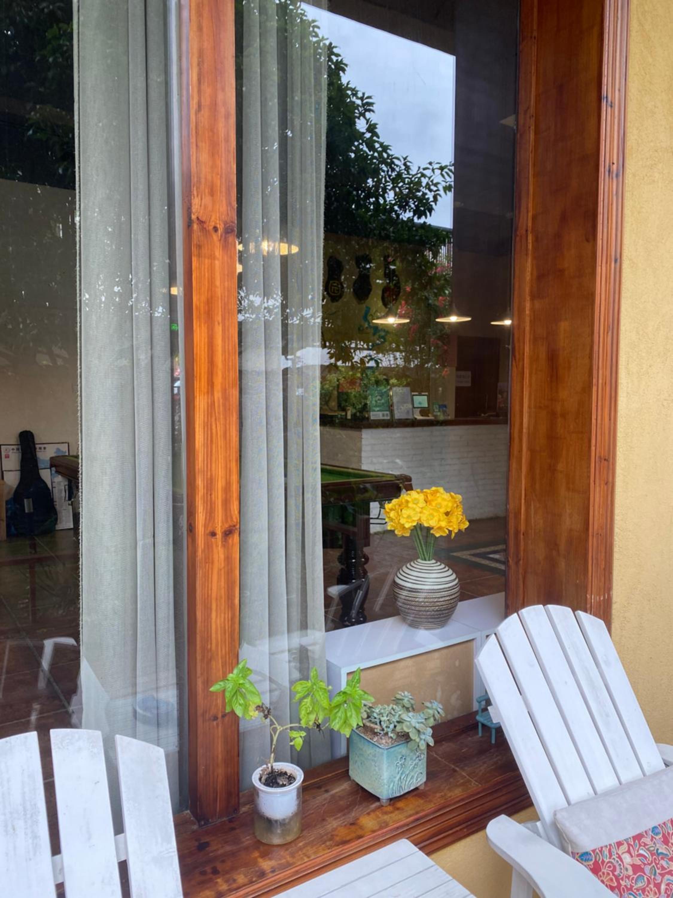 Yangshuo Eden's Social Guesthouse - Wake up to a hearty Western breakfast & fresh craft coffee & night beers & outdoor activities