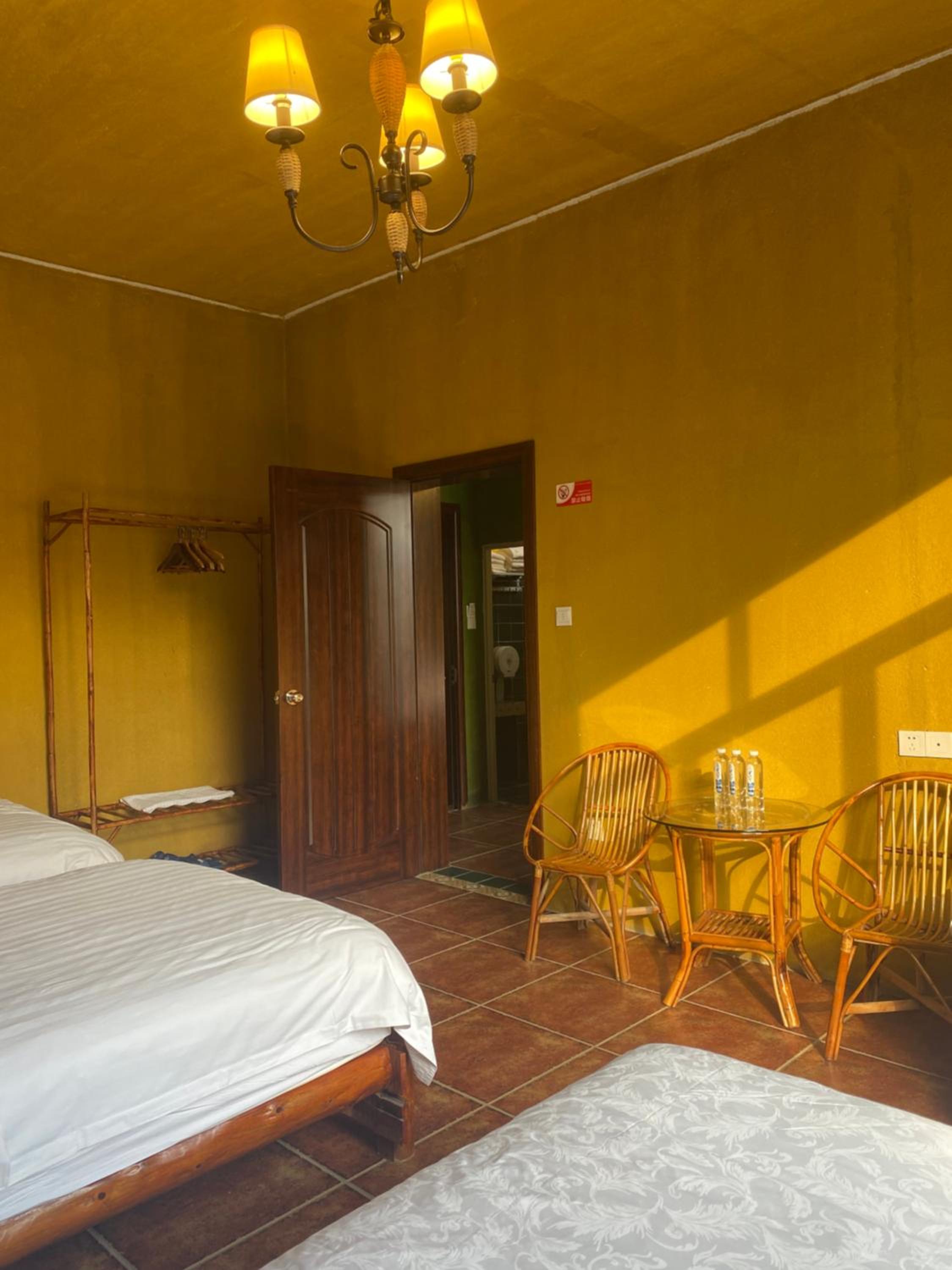 Yangshuo Eden's Social Guesthouse - Wake up to a hearty Western breakfast & fresh craft coffee & night beers & outdoor activities