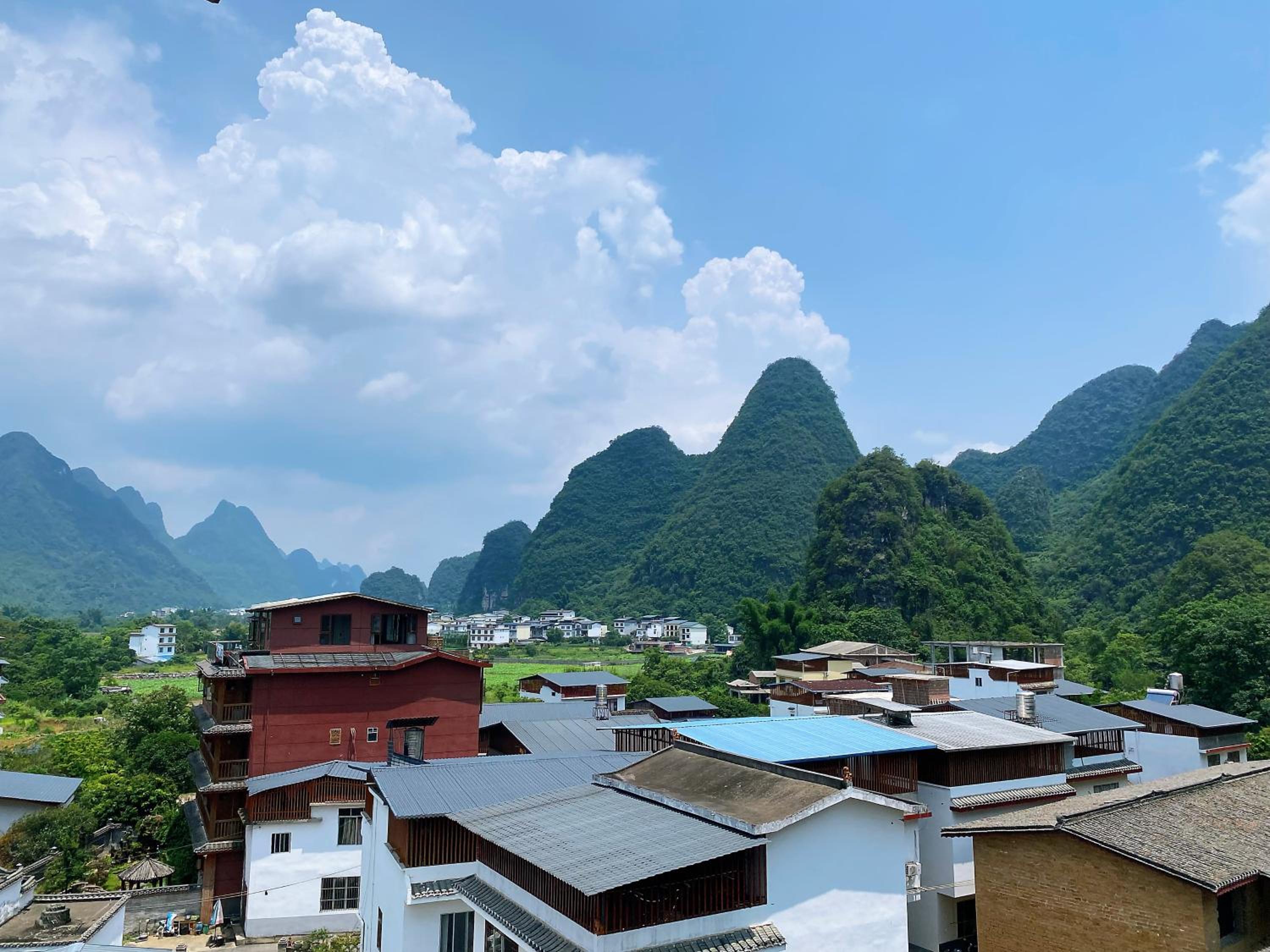 Yangshuo Eden's Social Guesthouse - Wake up to a hearty Western breakfast & fresh craft coffee & night beers & outdoor activities