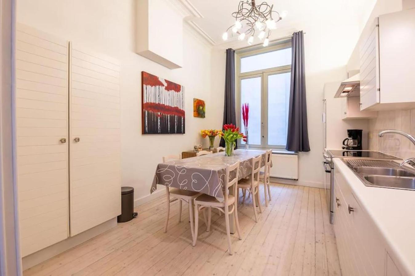 Spacious 7-Bed House in Oostende City