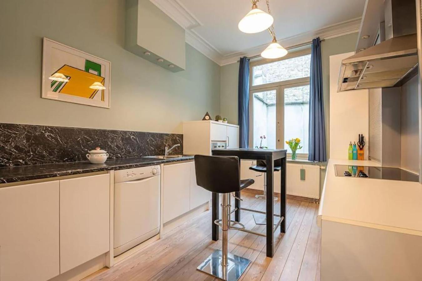 Spacious 7-Bed House in Oostende City
