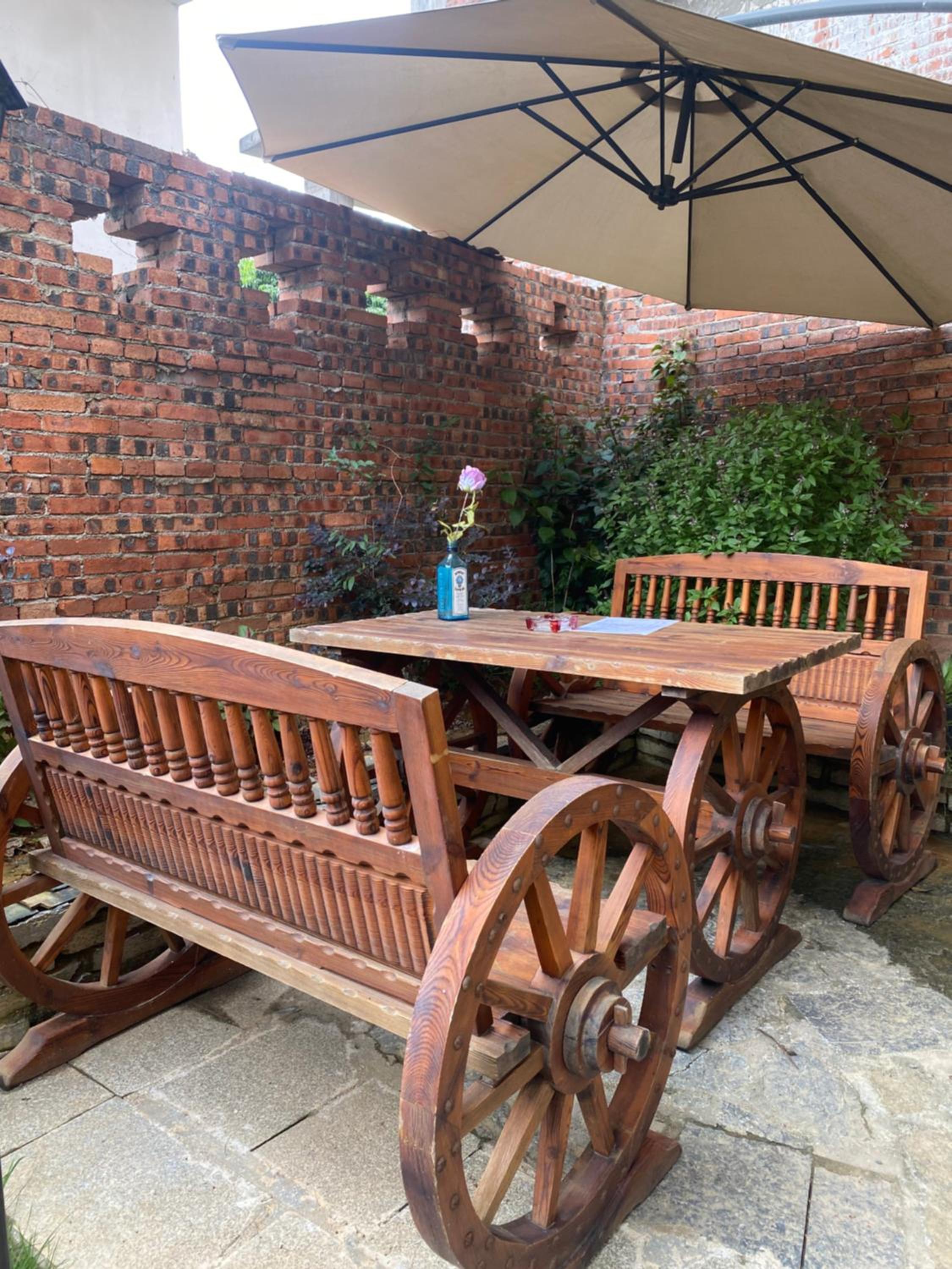 Yangshuo Eden's Social Guesthouse - Wake up to a hearty Western breakfast & fresh craft coffee & night beers & outdoor activities