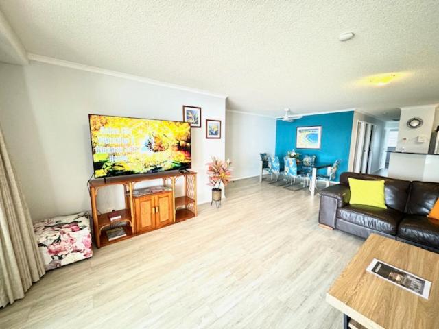 Serene 3BR Beachfront Retreat, Relax & Reconnect