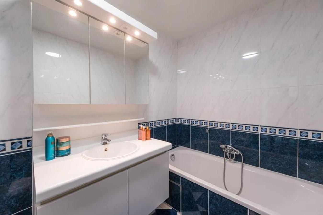 Fraval - Beachfront Apartment with Sea Views in Middelkerke