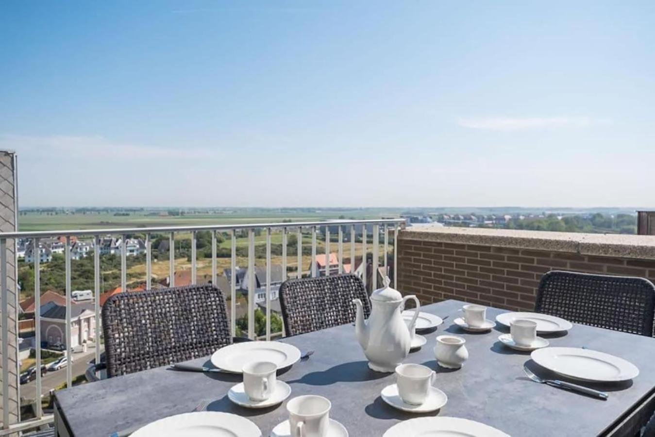 Fraval - Beachfront Apartment with Sea Views in Middelkerke