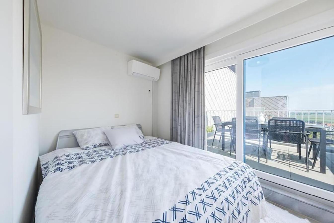 Fraval - Beachfront Apartment with Sea Views in Middelkerke
