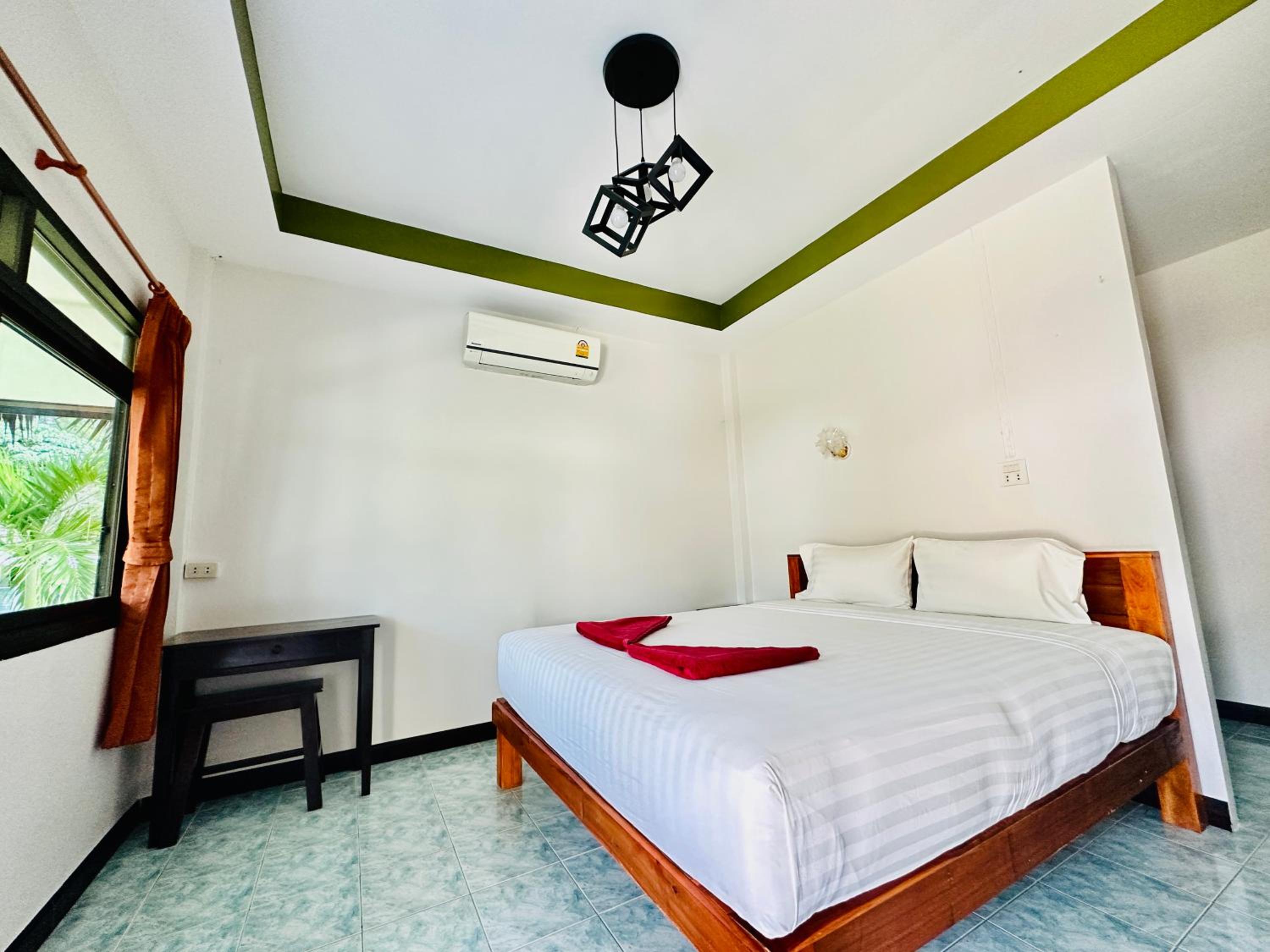 Lanta L.D. Beach Bungalow