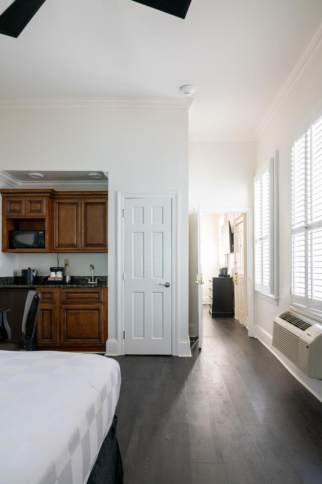 New Orleans Vacations - Historic Streetcar Inn - Property Image 7