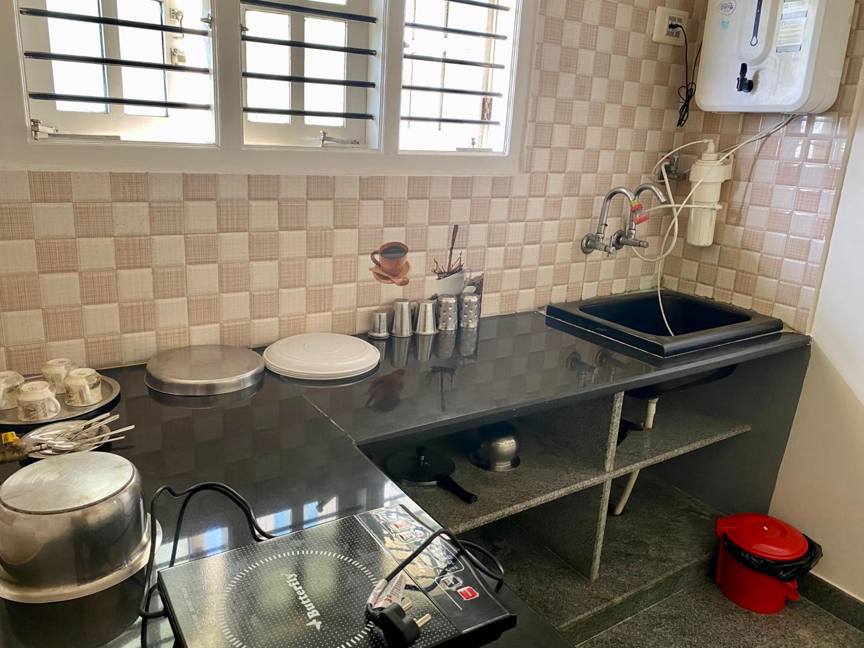 Spacious 2BHK for upto 12 Guests , Best for Families & Groups