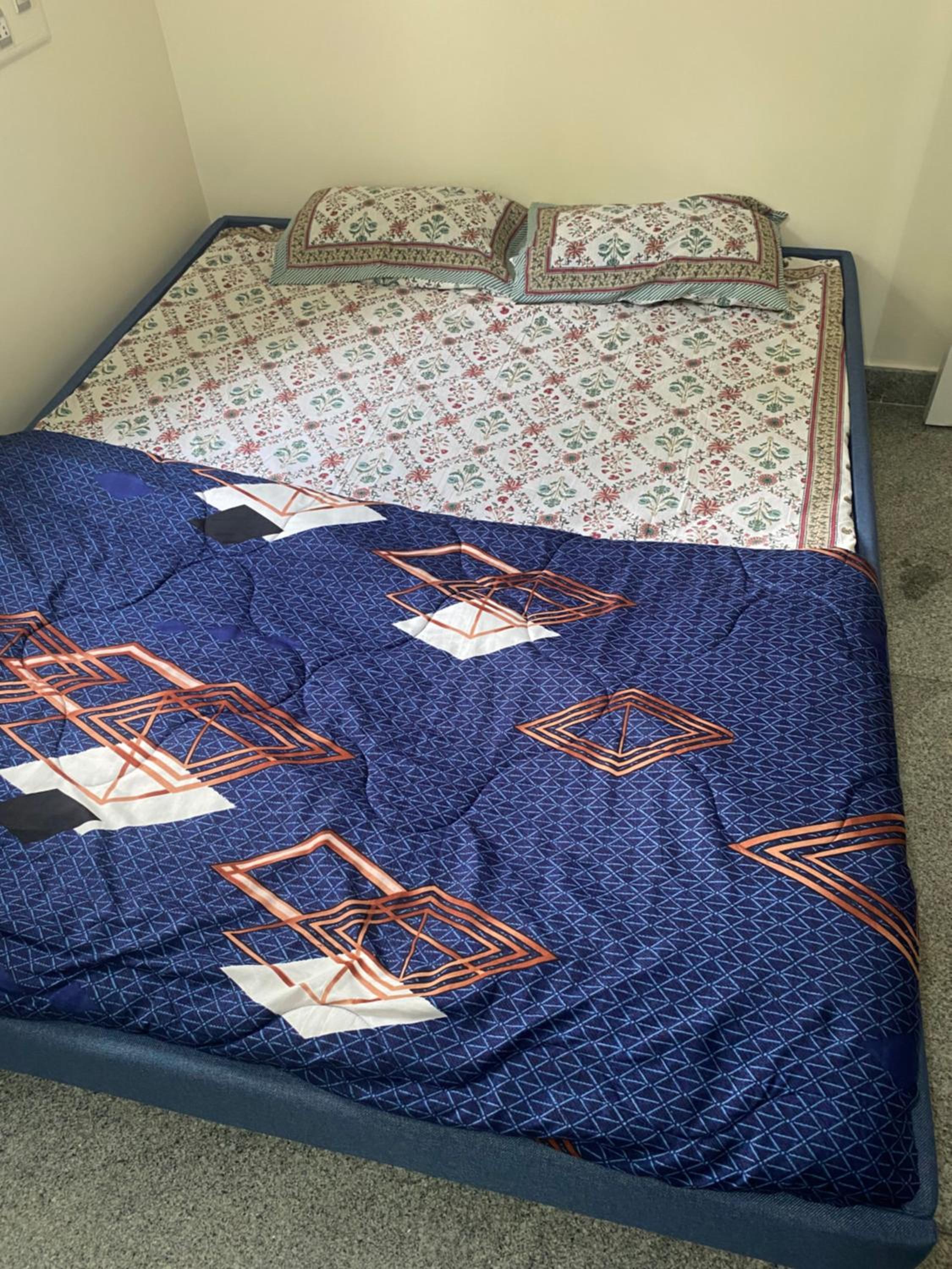 Spacious 2BHK for upto 12 Guests , Best for Families & Groups