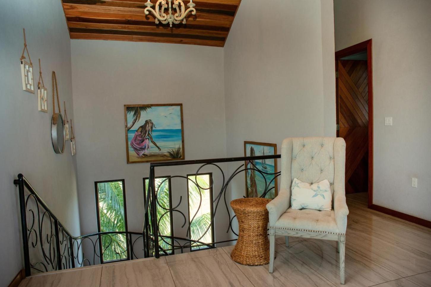 Island Time Gecko - Private Island Beachfront Villa 1 Min From Village