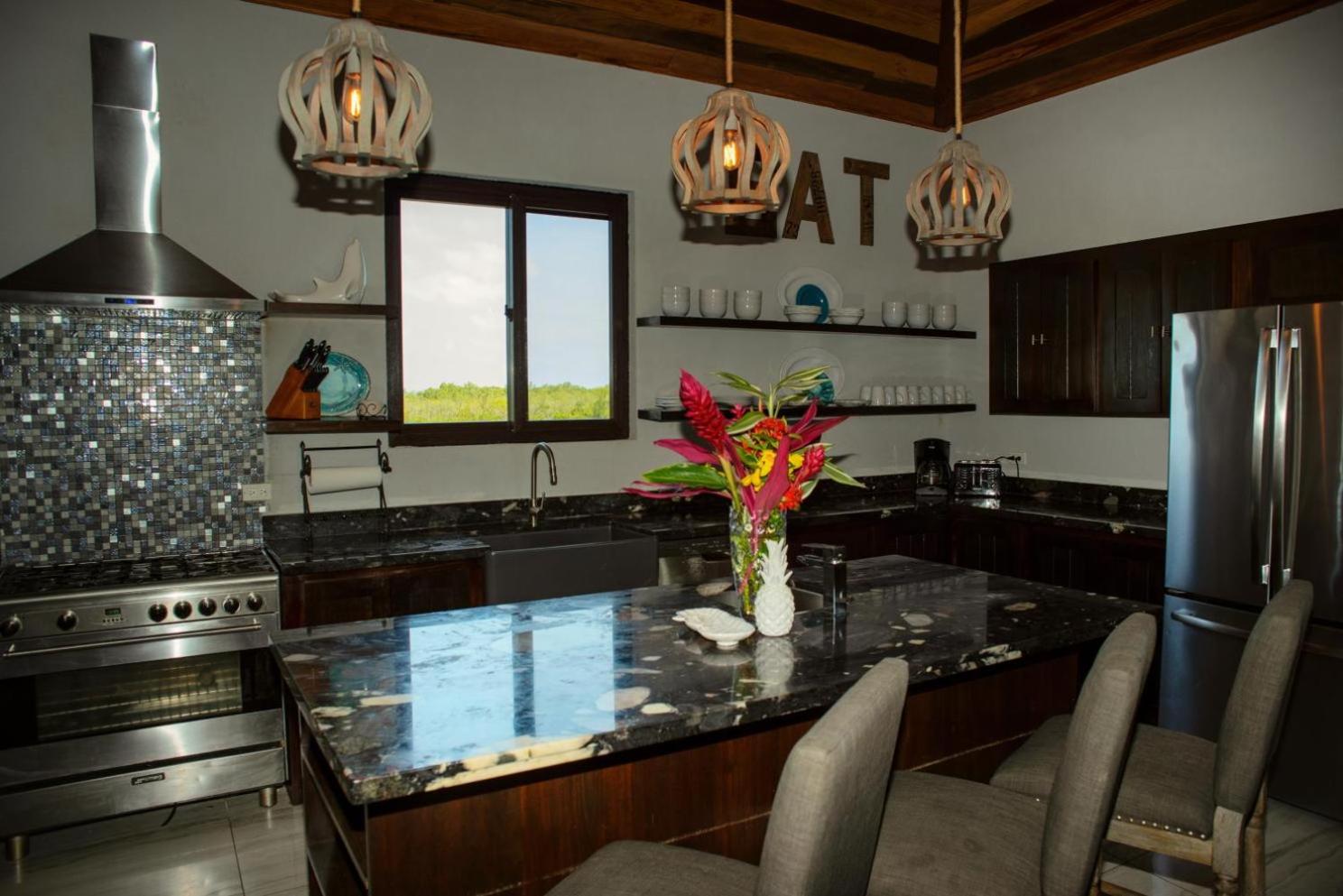 Island Time Gecko - Private Island Beachfront Villa 1 Min From Village
