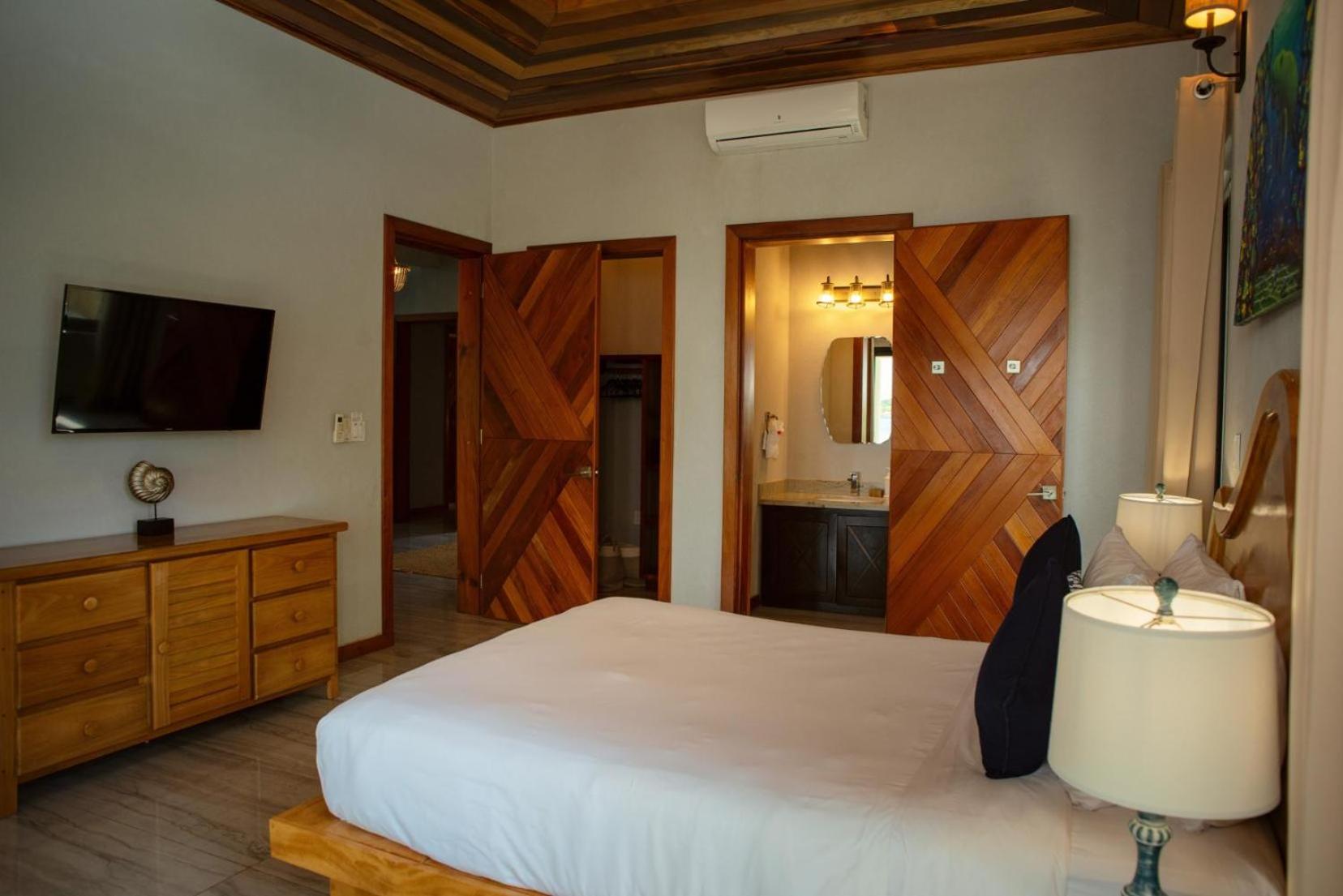 Island Time Gecko - Private Island Beachfront Villa 1 Min From Village