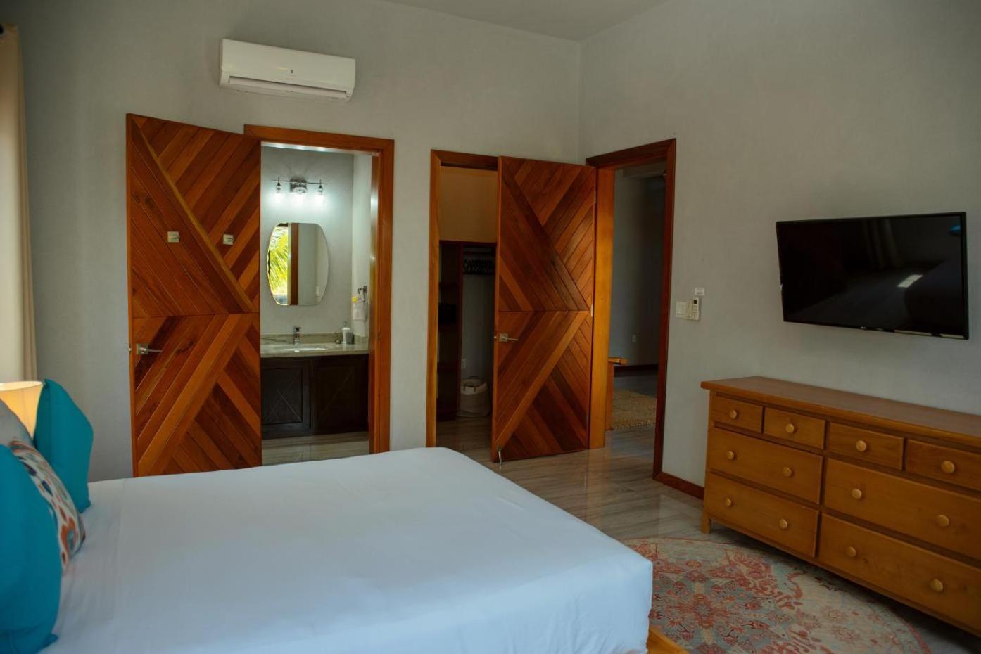 Island Time Gecko - Private Island Beachfront Villa 1 Min From Village