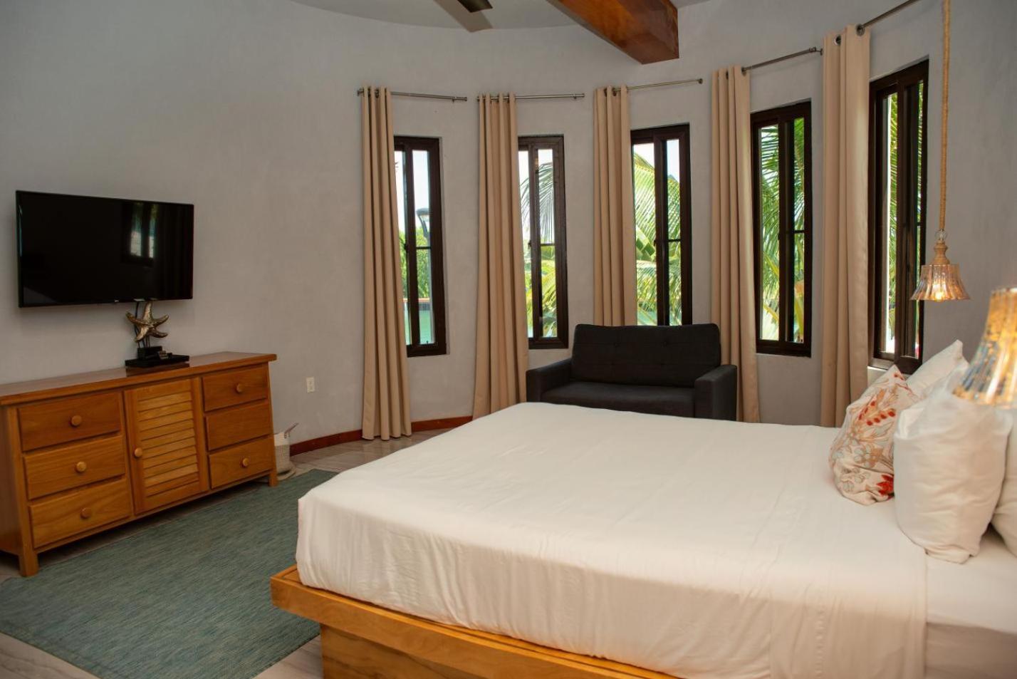 Island Time Gecko - Private Island Beachfront Villa 1 Min From Village
