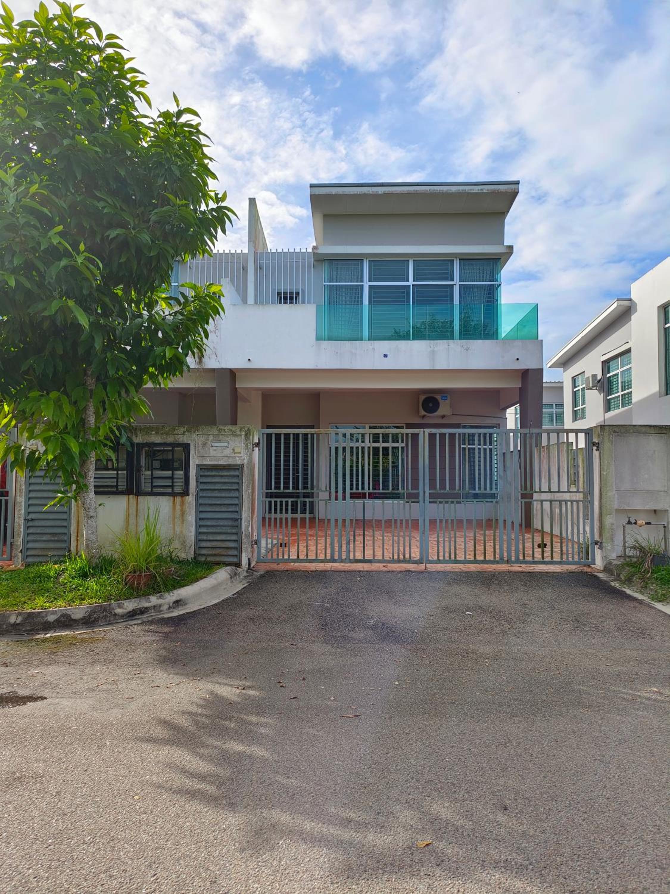 Comfortable House w AC 4 Bedrooms WIFI PS4 near Desaru Beach photo 2