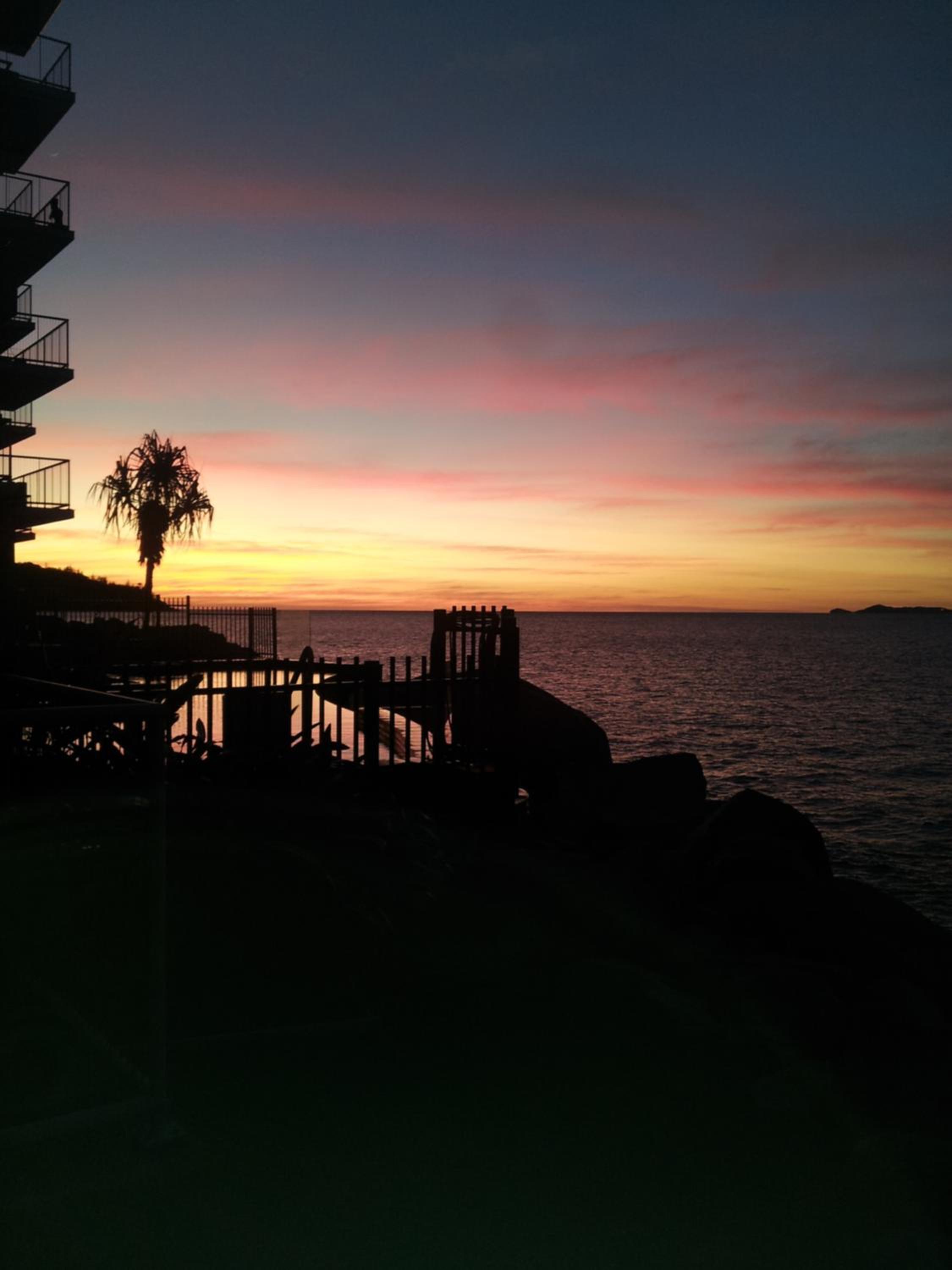 Panoramic Ocean Views 2 bed/2 bath Unit, Nelly Bay