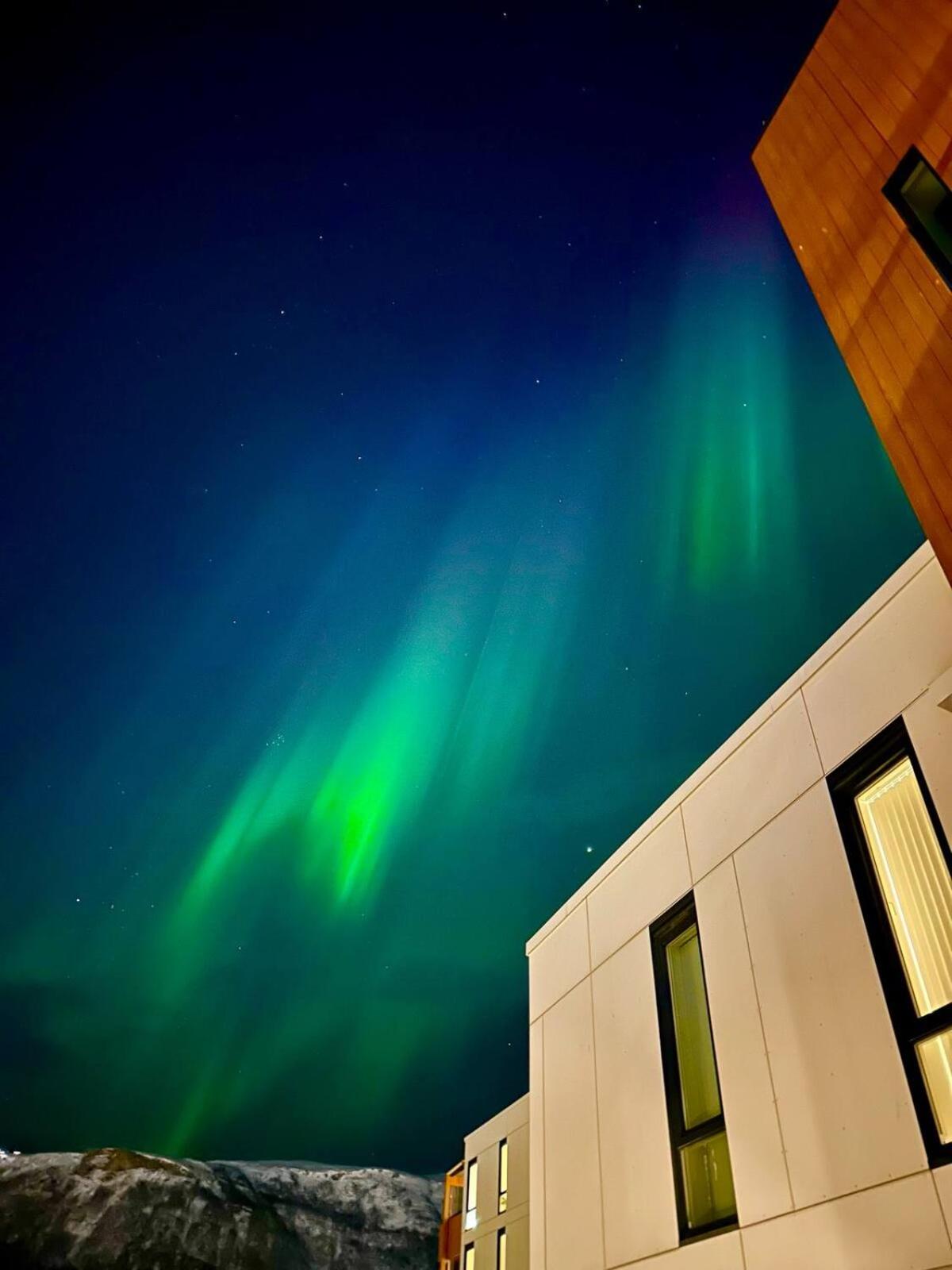 Hotel Leilighet ved havet med utsikt over Tromsøysundet. - Image 1