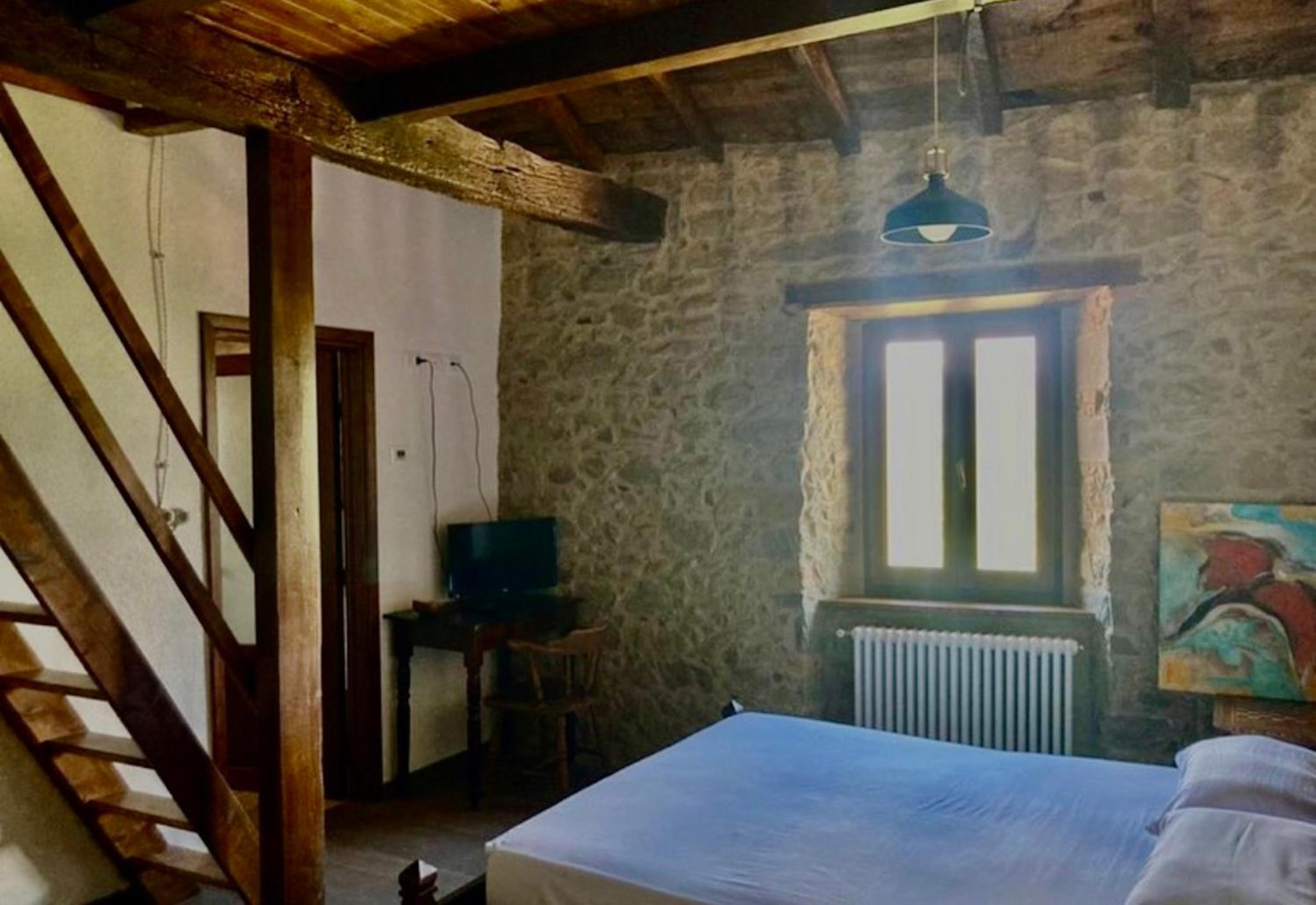 Rooms with private bathroom in a villa with fenced garden surrounded by greenery, shared kitchen, shared hydromassage tub and sauna photo 2