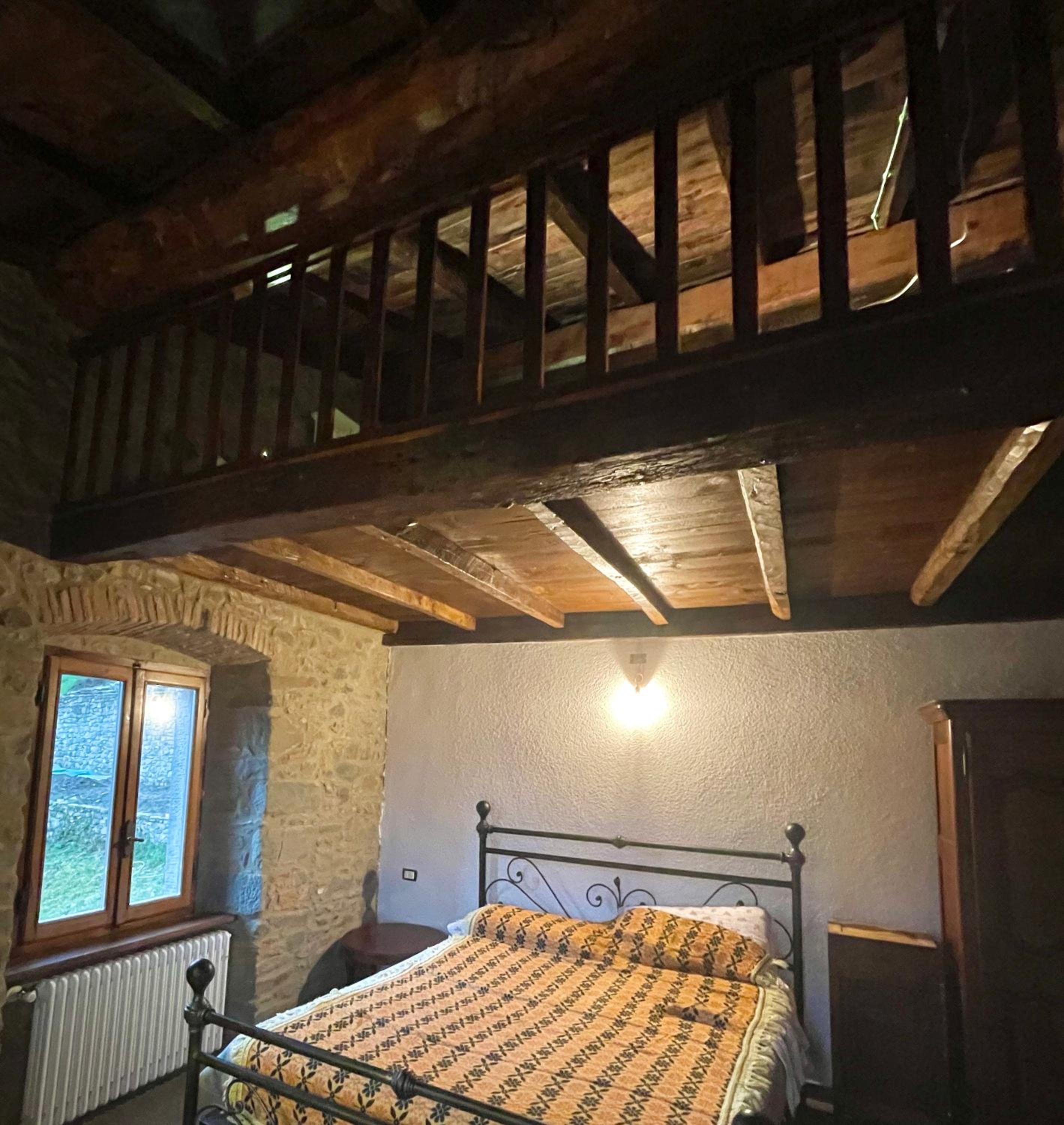 Rooms with private bathroom in a villa with fenced garden surrounded by greenery, shared kitchen, shared hydromassage tub and sauna photo 3