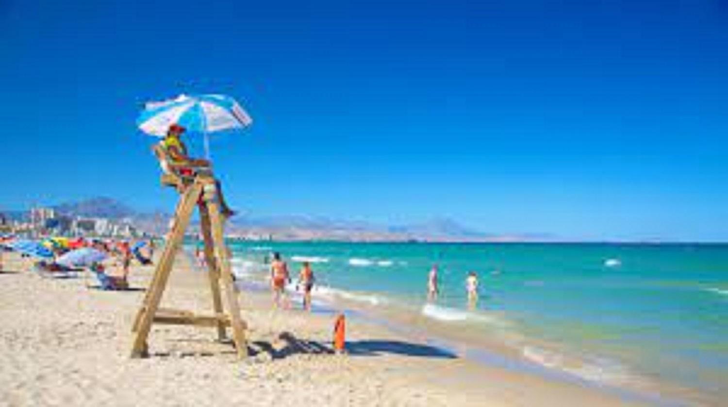 Apartamento con terraza en San Juan Playa