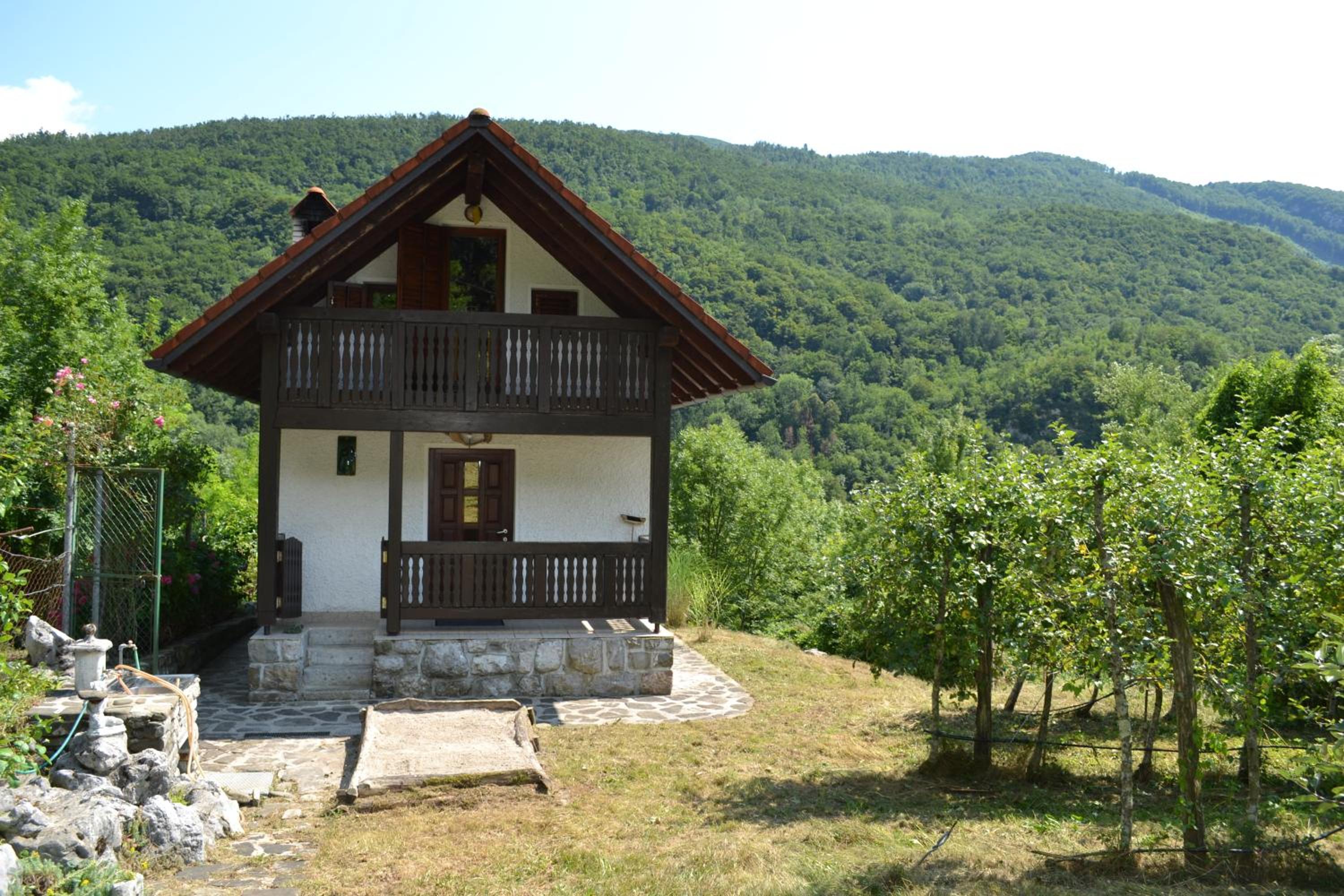 Hisa V Sadovnjaku view 5