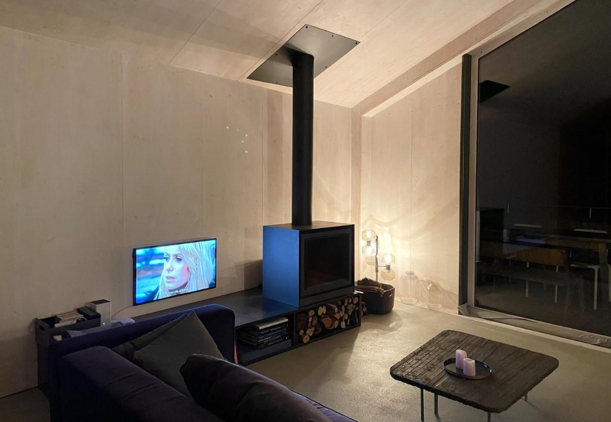 Photo 8