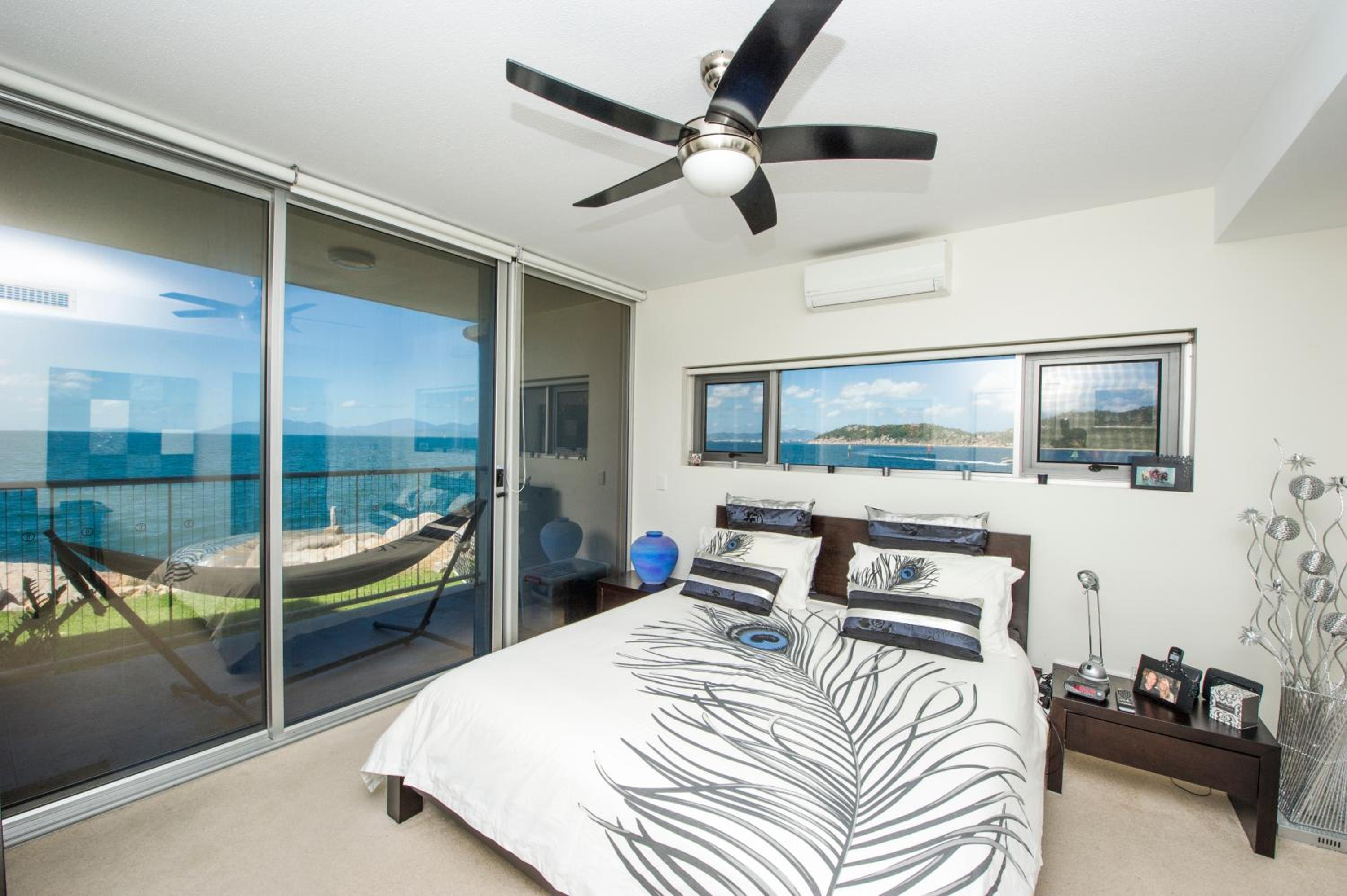 Panoramic Ocean Views 2 bed/2 bath Unit, Nelly Bay
