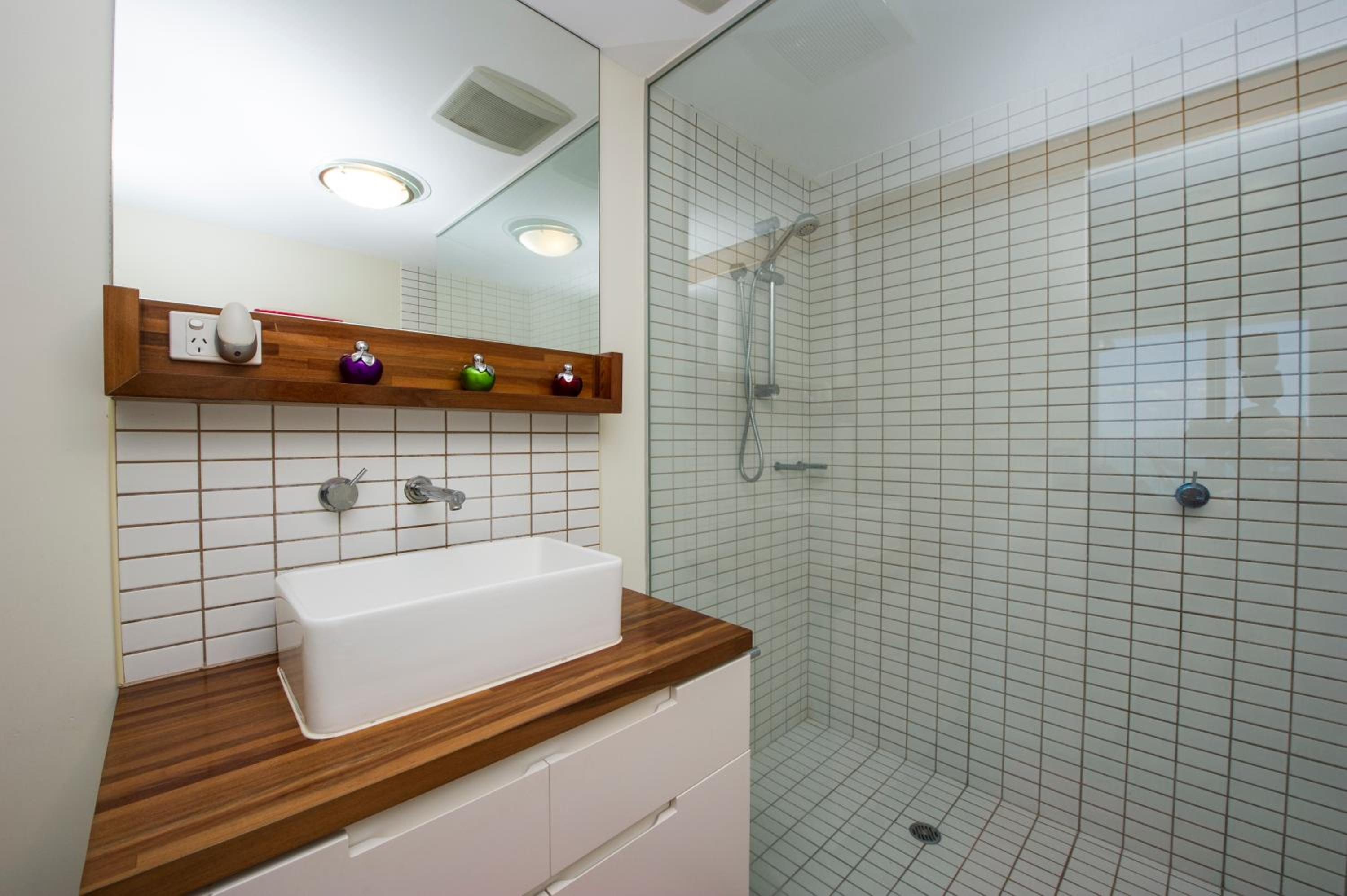 Panoramic Ocean Views 2 bed/2 bath Unit, Nelly Bay
