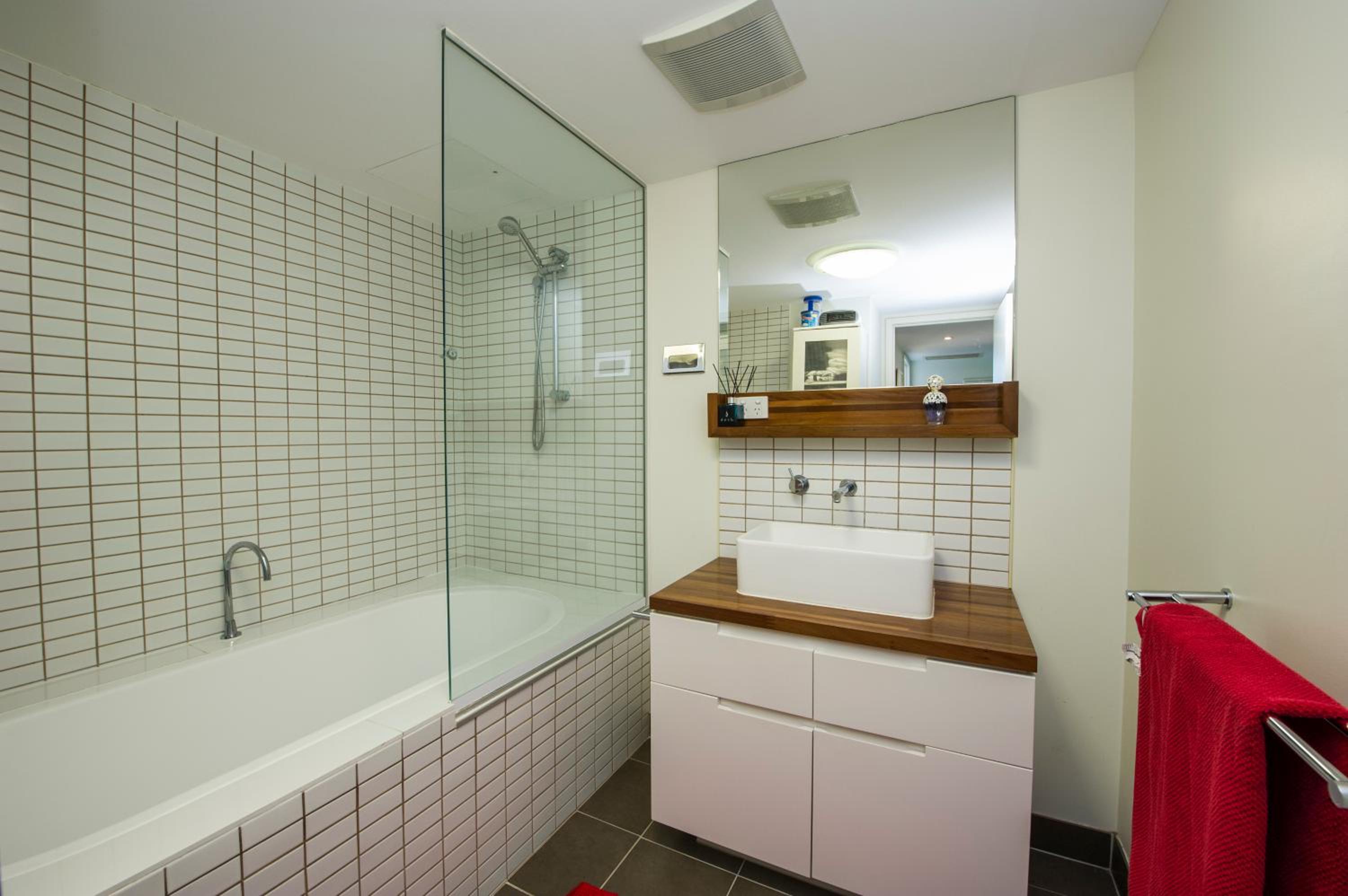 Panoramic Ocean Views 2 bed/2 bath Unit, Nelly Bay