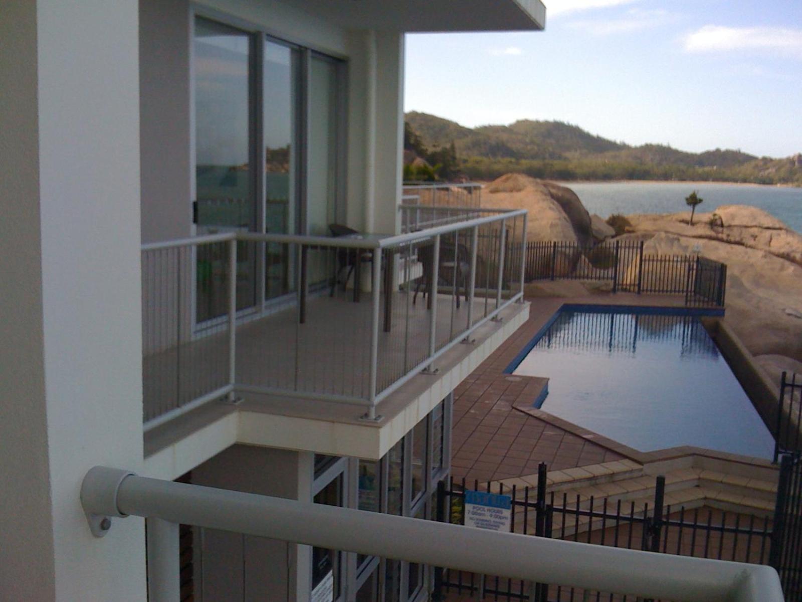 Panoramic Ocean Views 2 bed/2 bath Unit, Nelly Bay